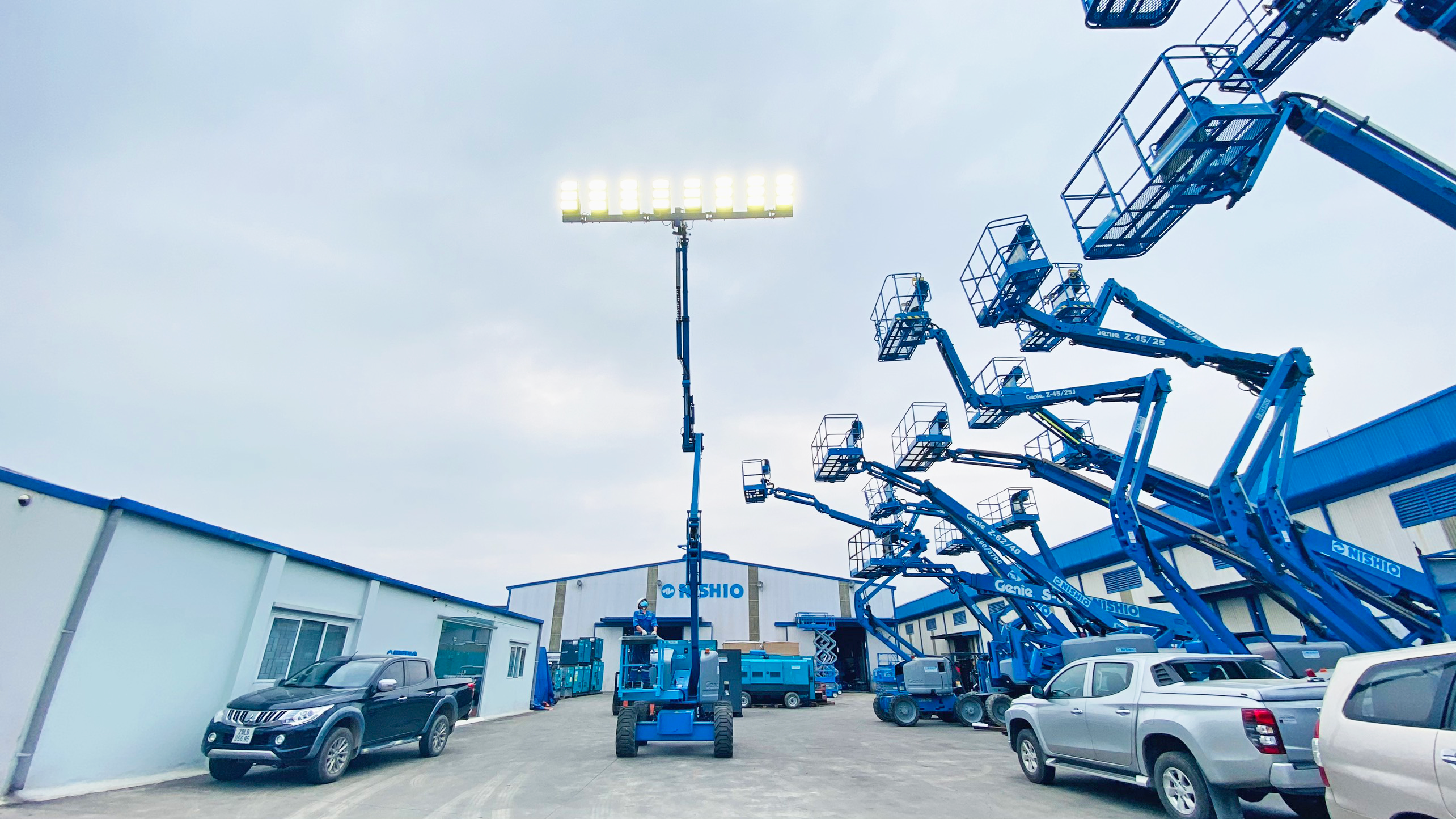 Dòng tháp đèn chiếu sáng công suất lớn dành cho các công trường làm việc vào ban đêm tại Việt Nam