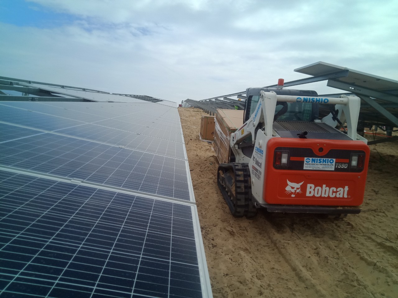 Compact Track Loader BOBCAT T590 for rent in Vietnam