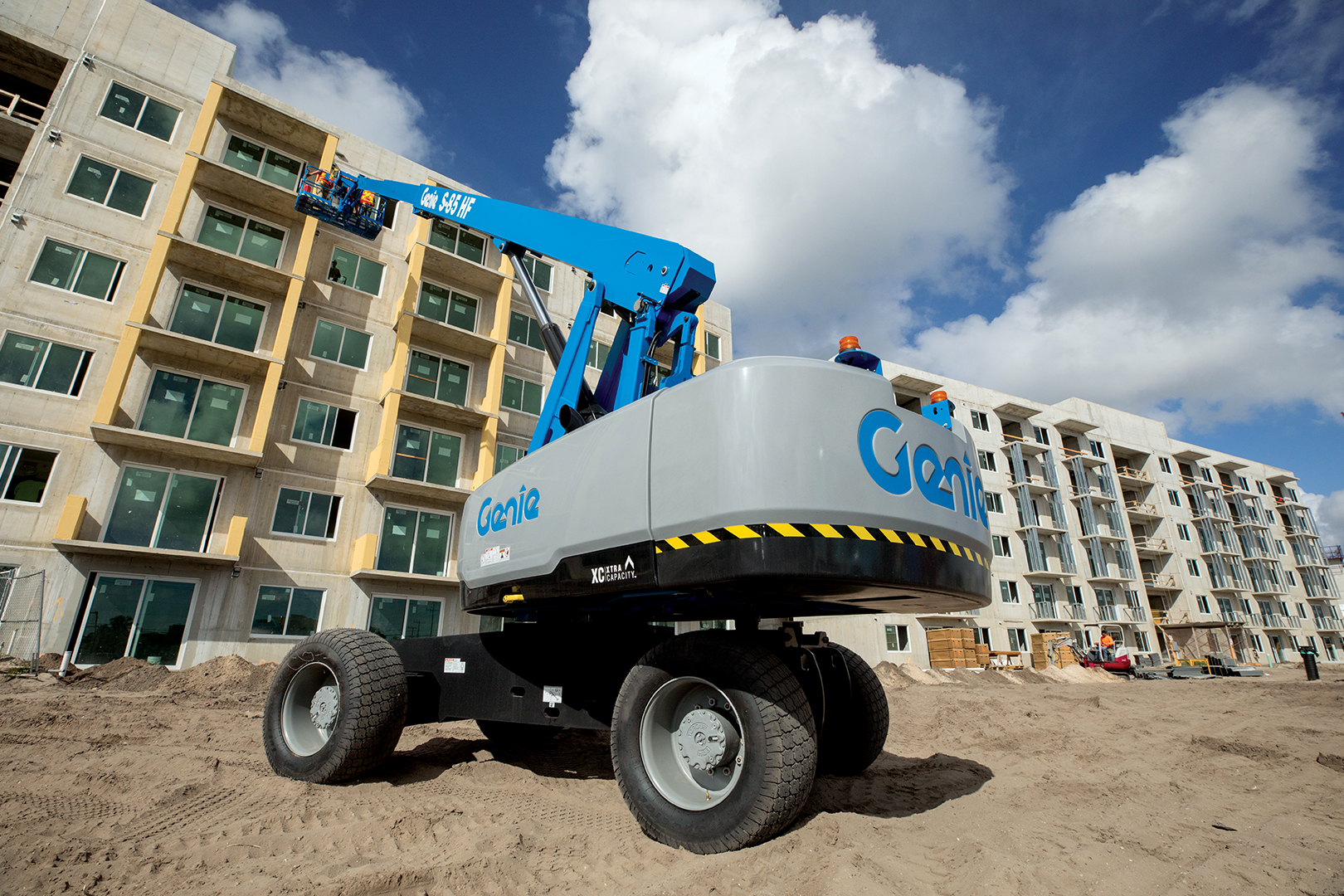 Xe Nâng Người Boom Lift Cần Thẳng 27.91m S-85 HF
