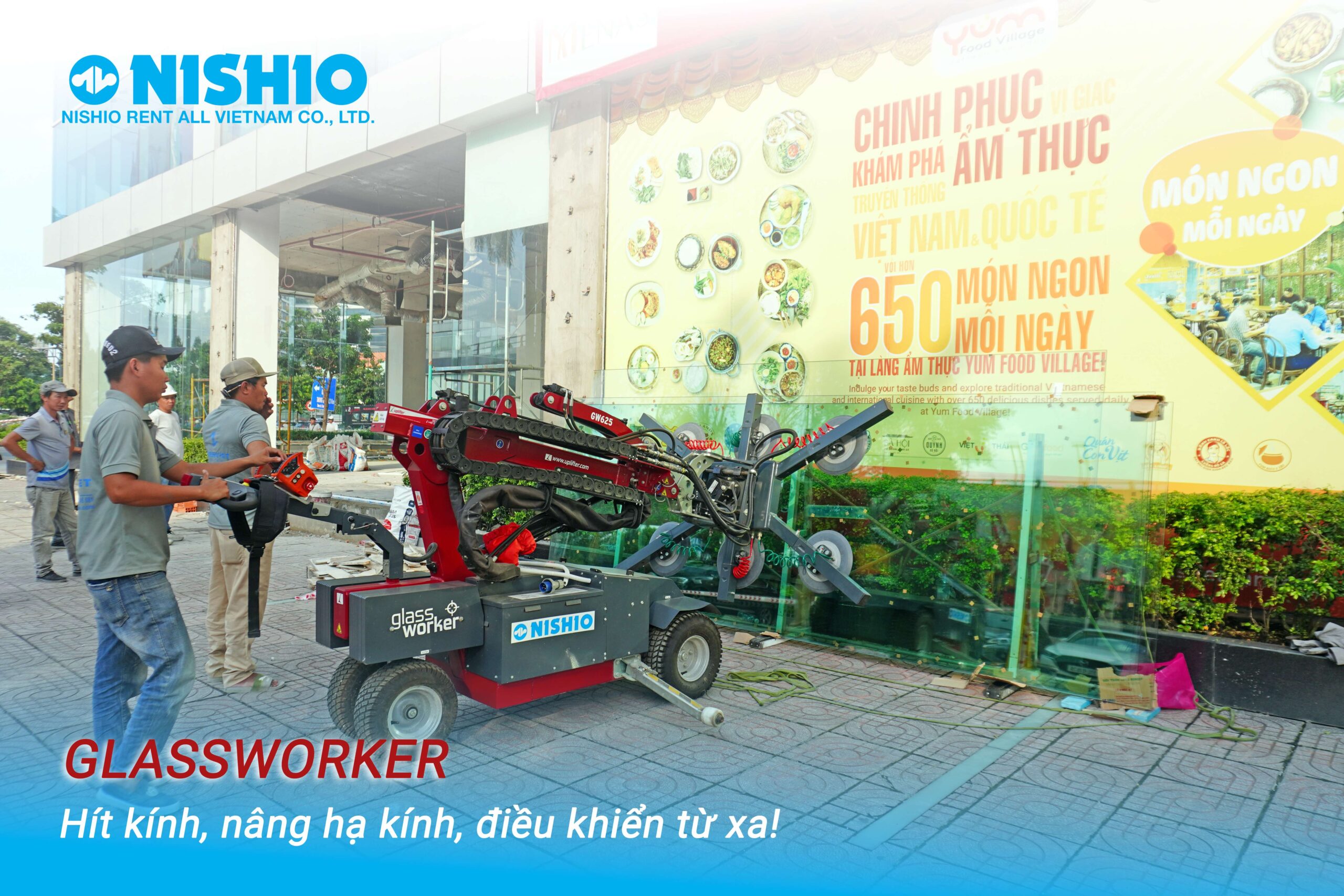 Xe Nâng Hạ Hít Kính của NISHIO làm việc tại tòa nhà Viejet Plaza
