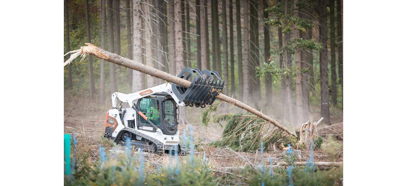 Xe Xúc Lật Bánh Xích T590 (990 kg)