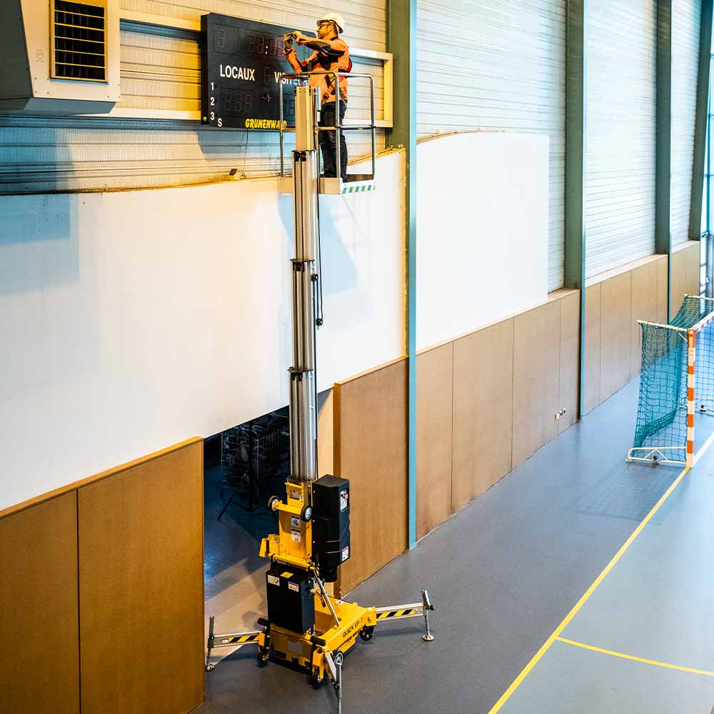 Xe Nâng Người Cá Nhân loại nâng thẳng của hãng Haulotte