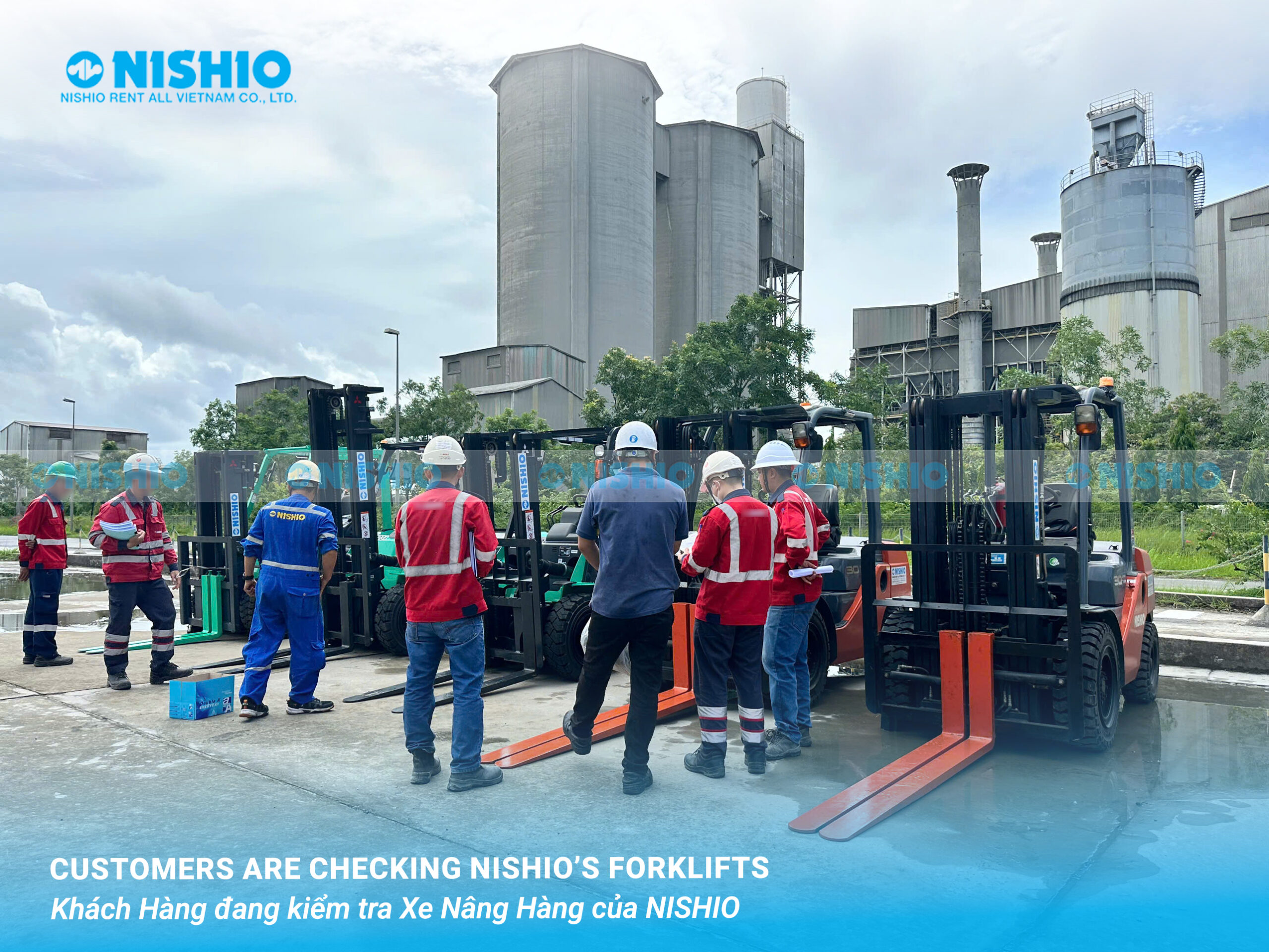 Image: Customers inspecting NISHIO Forklifts in Kien Giang