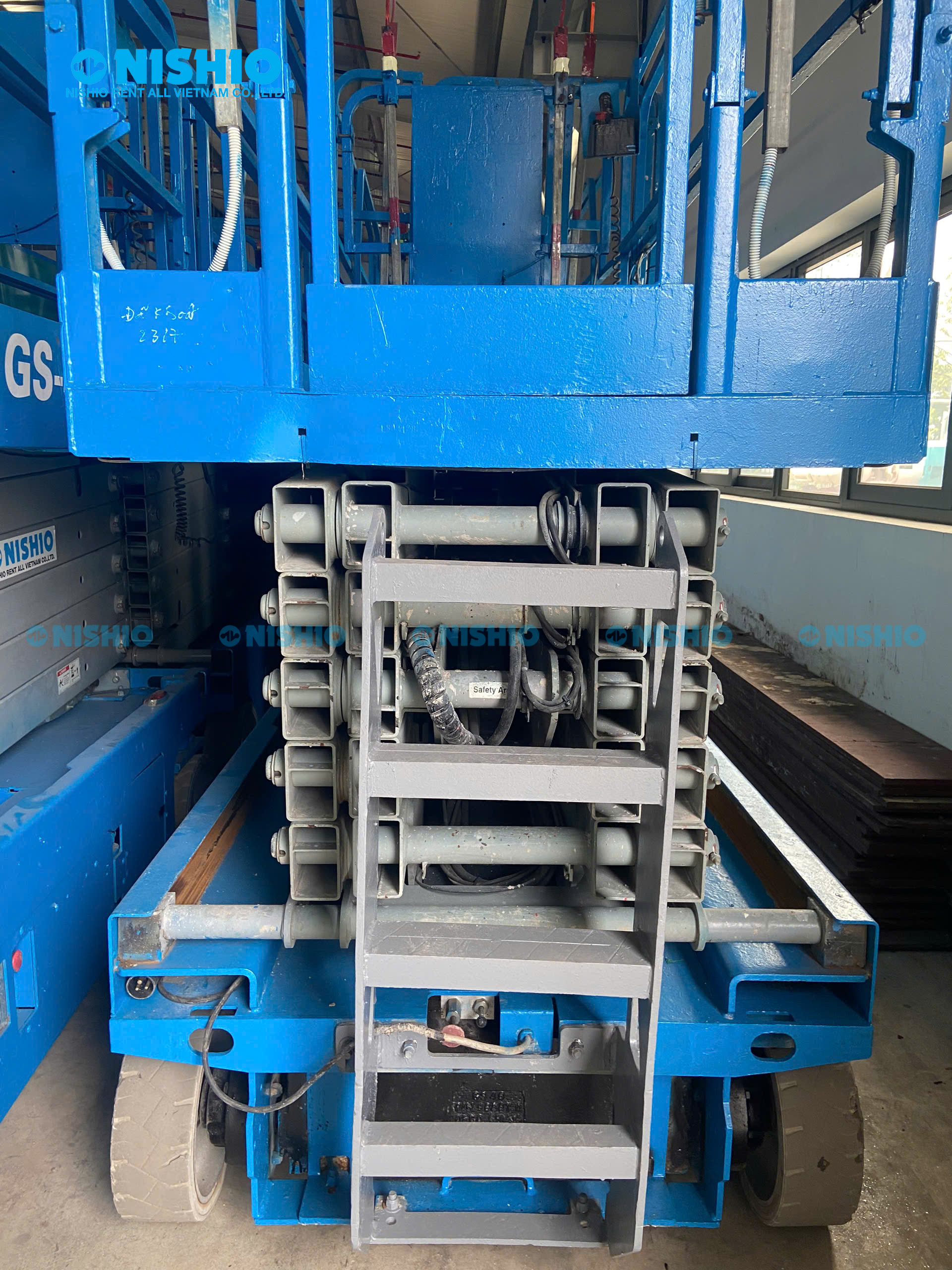 Scissor Lift Chassis and Body