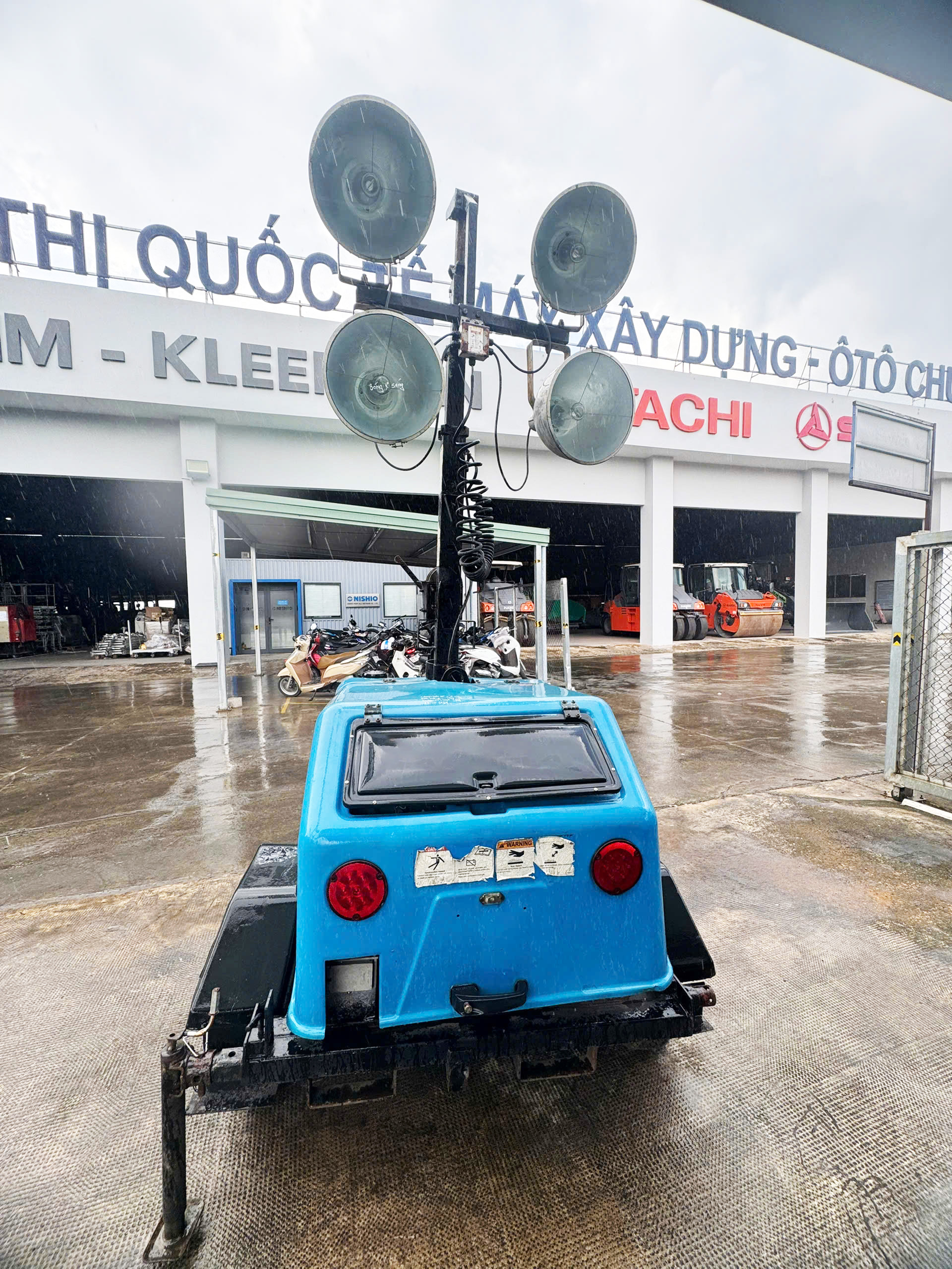 THÁP ĐÈN CHIẾU SÁNG CŨ GENIE RL4