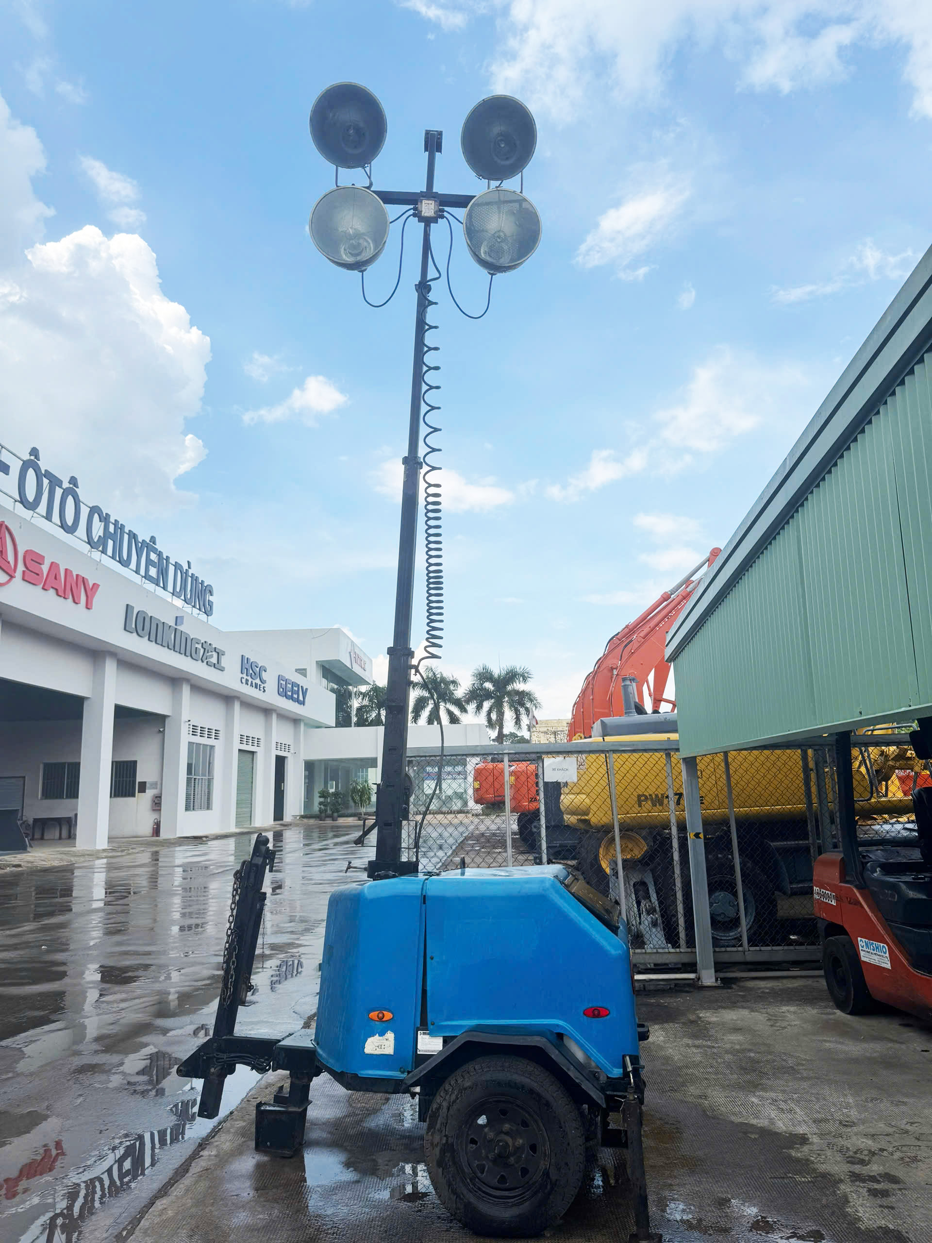 THÁP ĐÈN CHIẾU SÁNG CŨ GENIE RL4