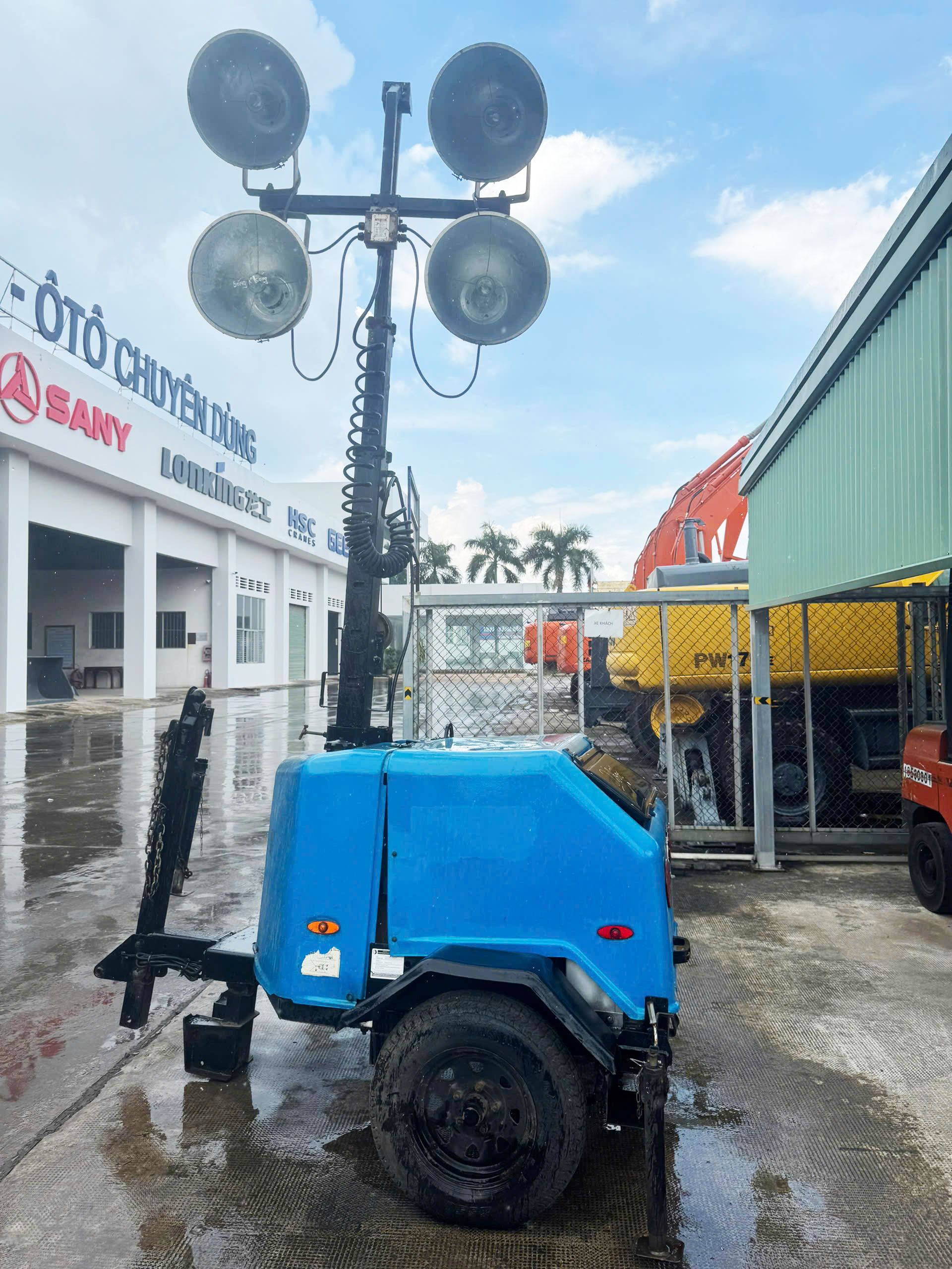 THÁP ĐÈN CHIẾU SÁNG CŨ GENIE RL4