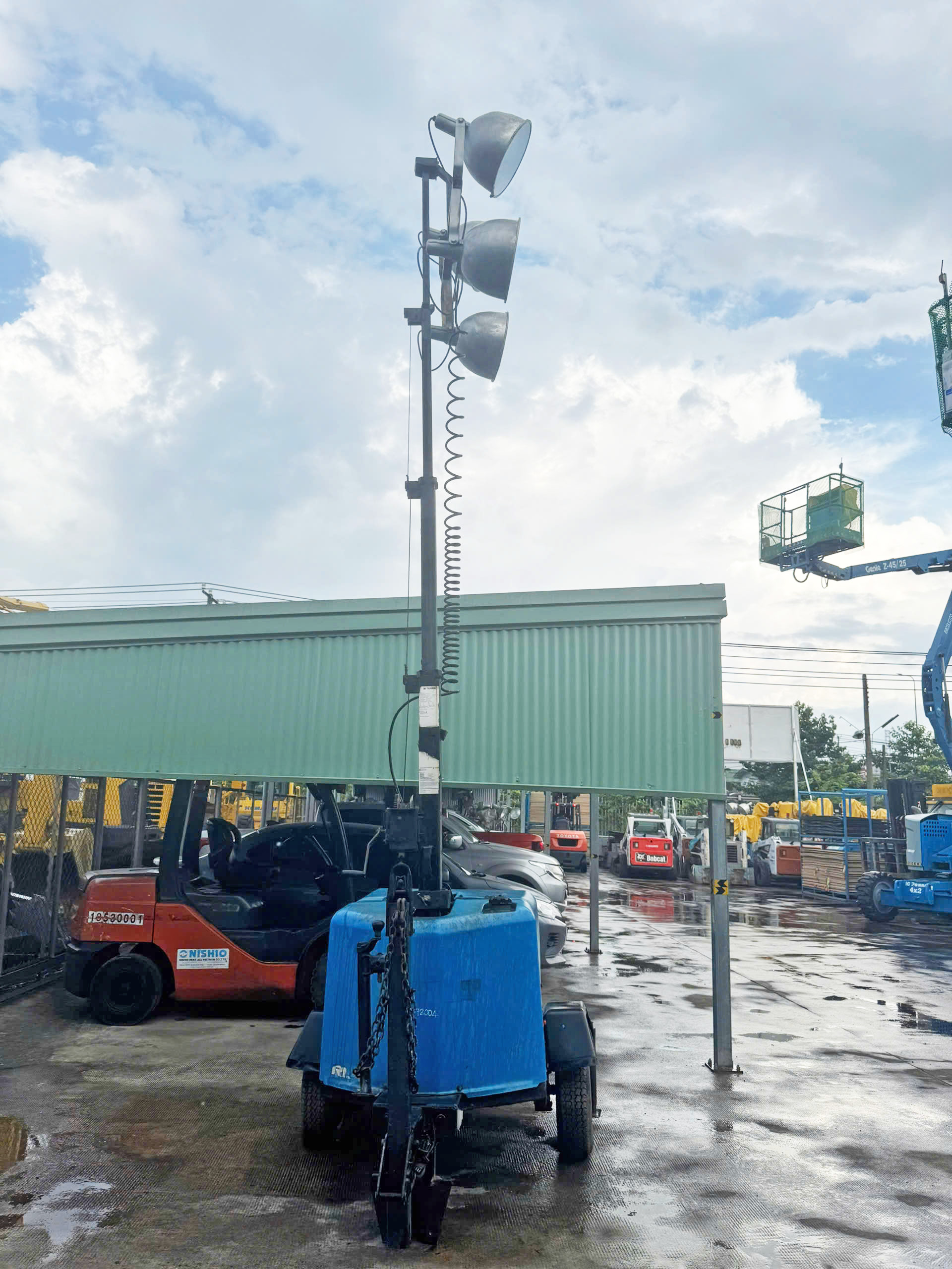 THÁP ĐÈN CHIẾU SÁNG CŨ GENIE RL4