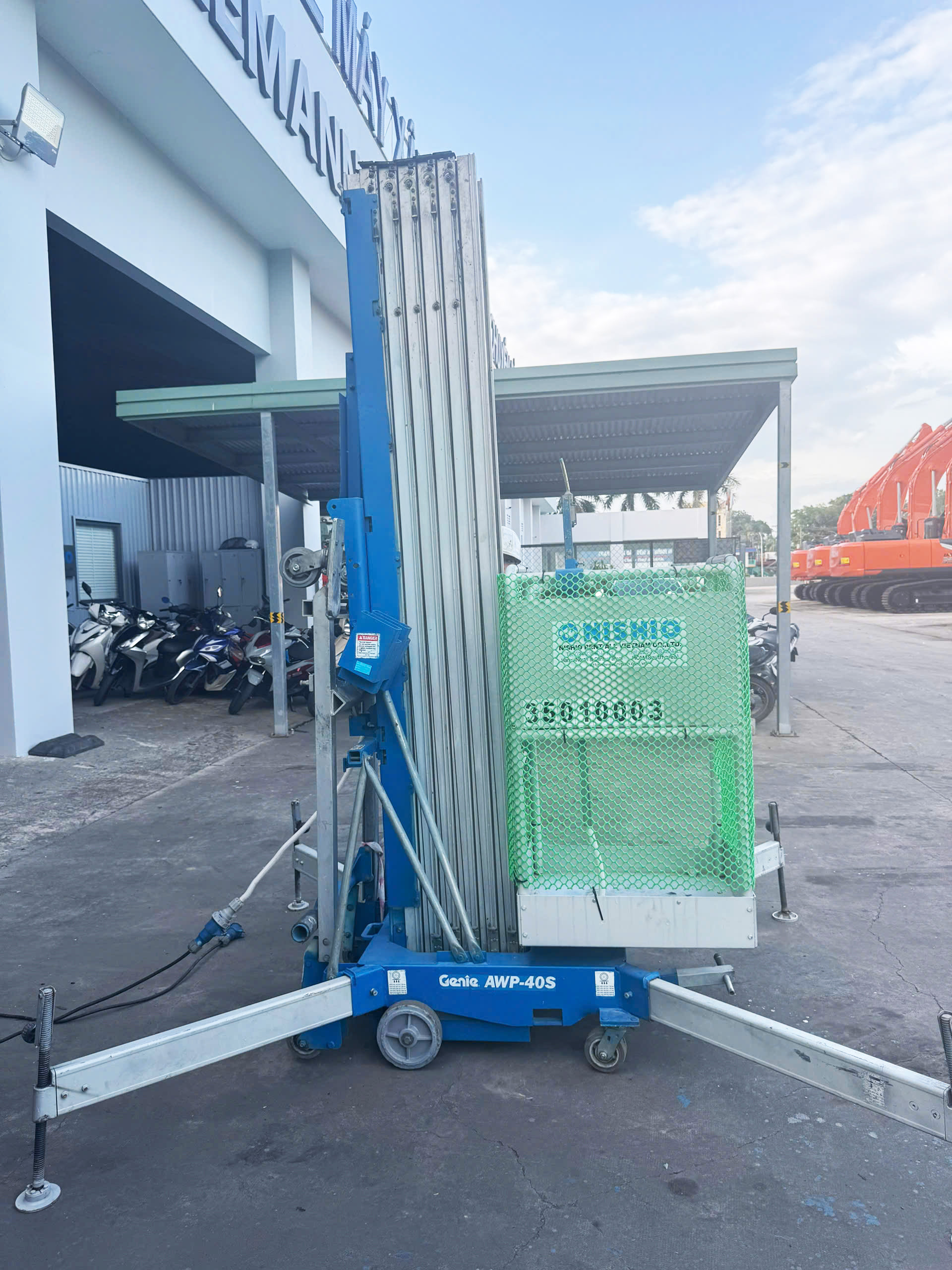 USED AERIAL WORK PLATFORMS 14M GENIE AWP-40S