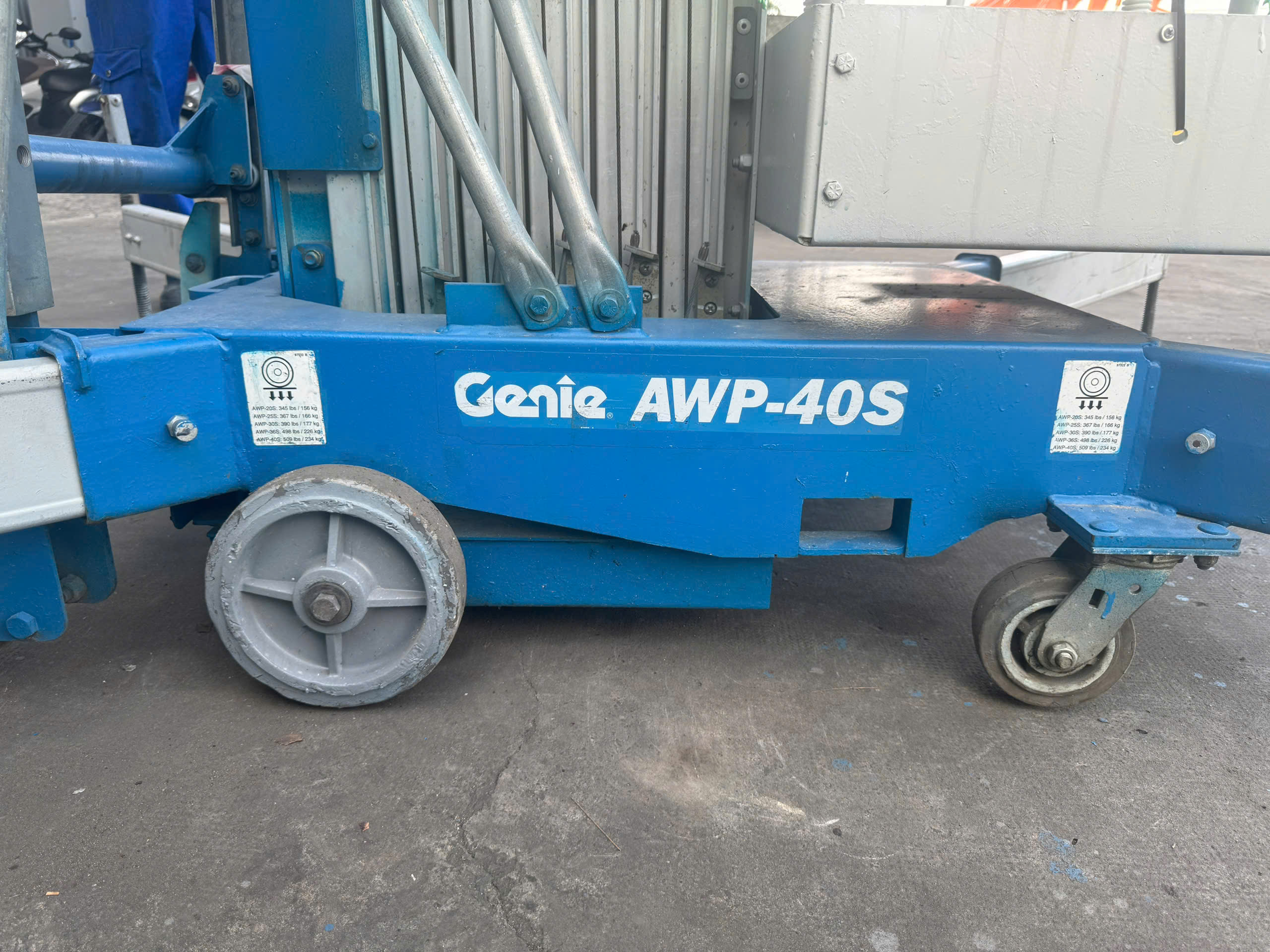 USED AERIAL WORK PLATFORMS 14M GENIE AWP-40S
