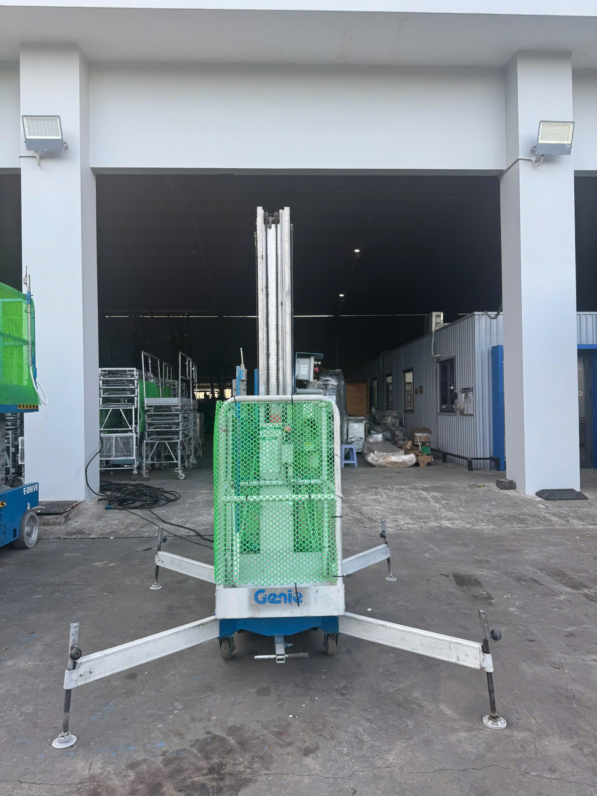 USED AERIAL WORK PLATFORMS 14M GENIE AWP-40S