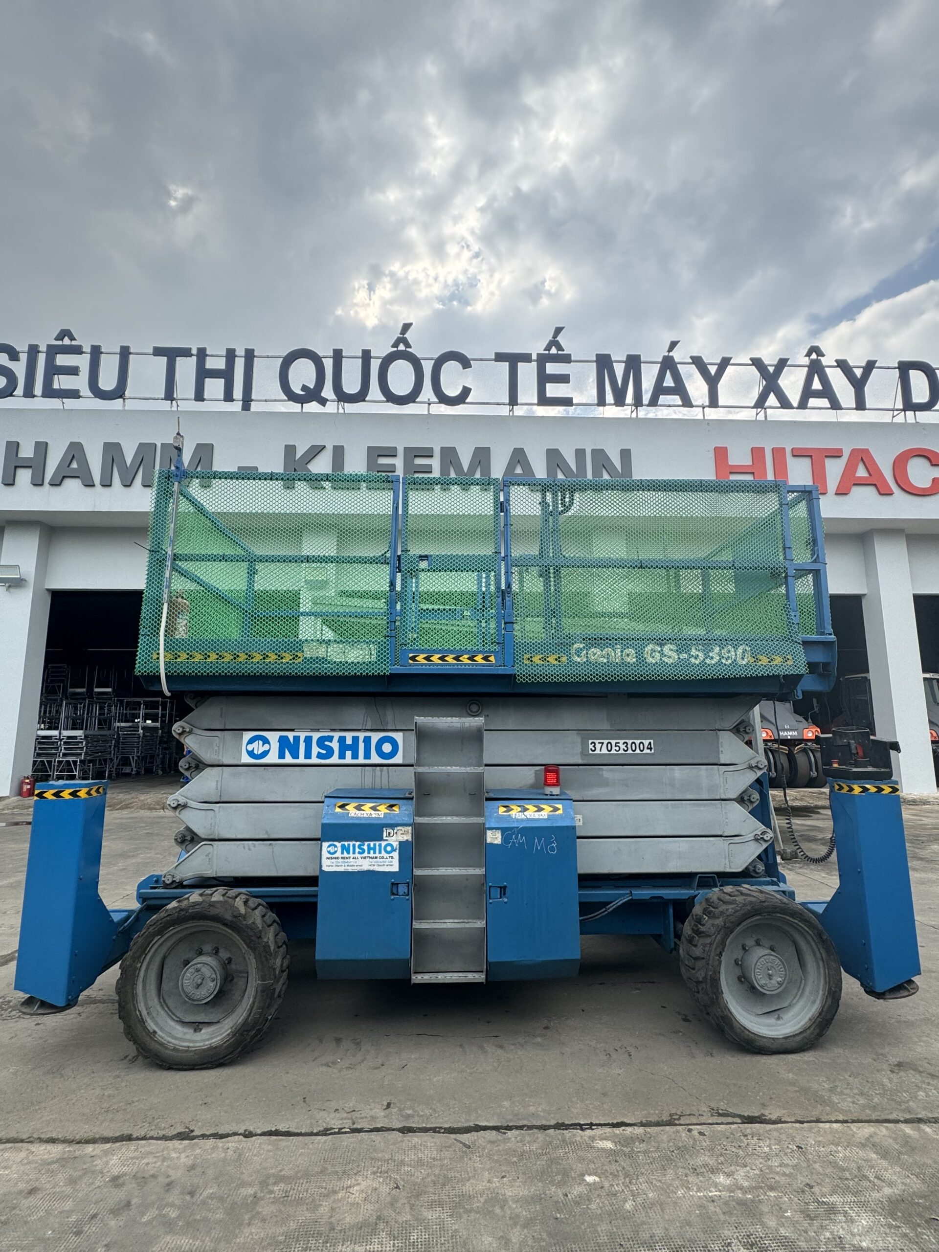 XE NÂNG NGƯỜI CẮT KÉO CŨ 18M GENIE GS5390