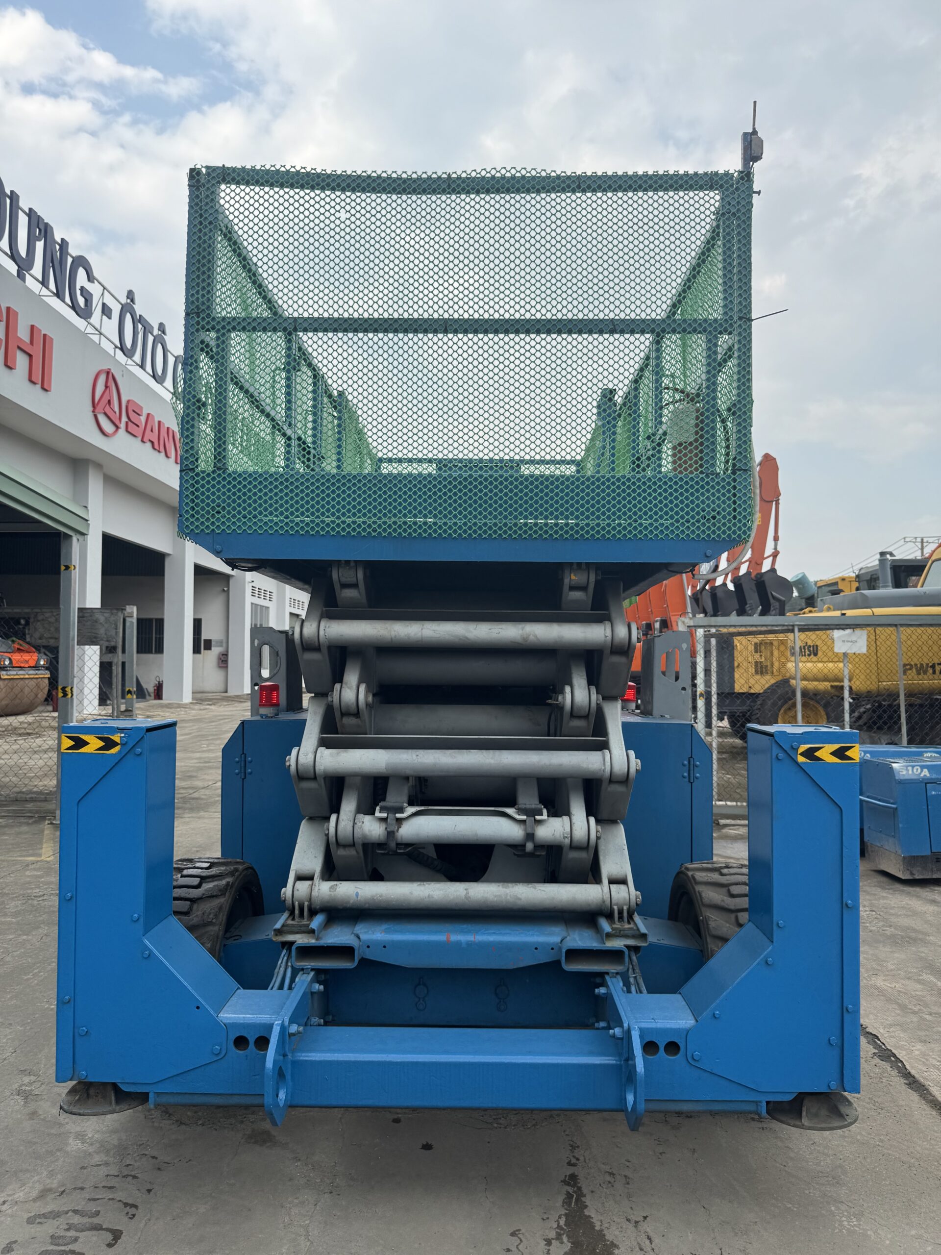 XE NÂNG NGƯỜI CẮT KÉO CŨ 18M GENIE GS5390