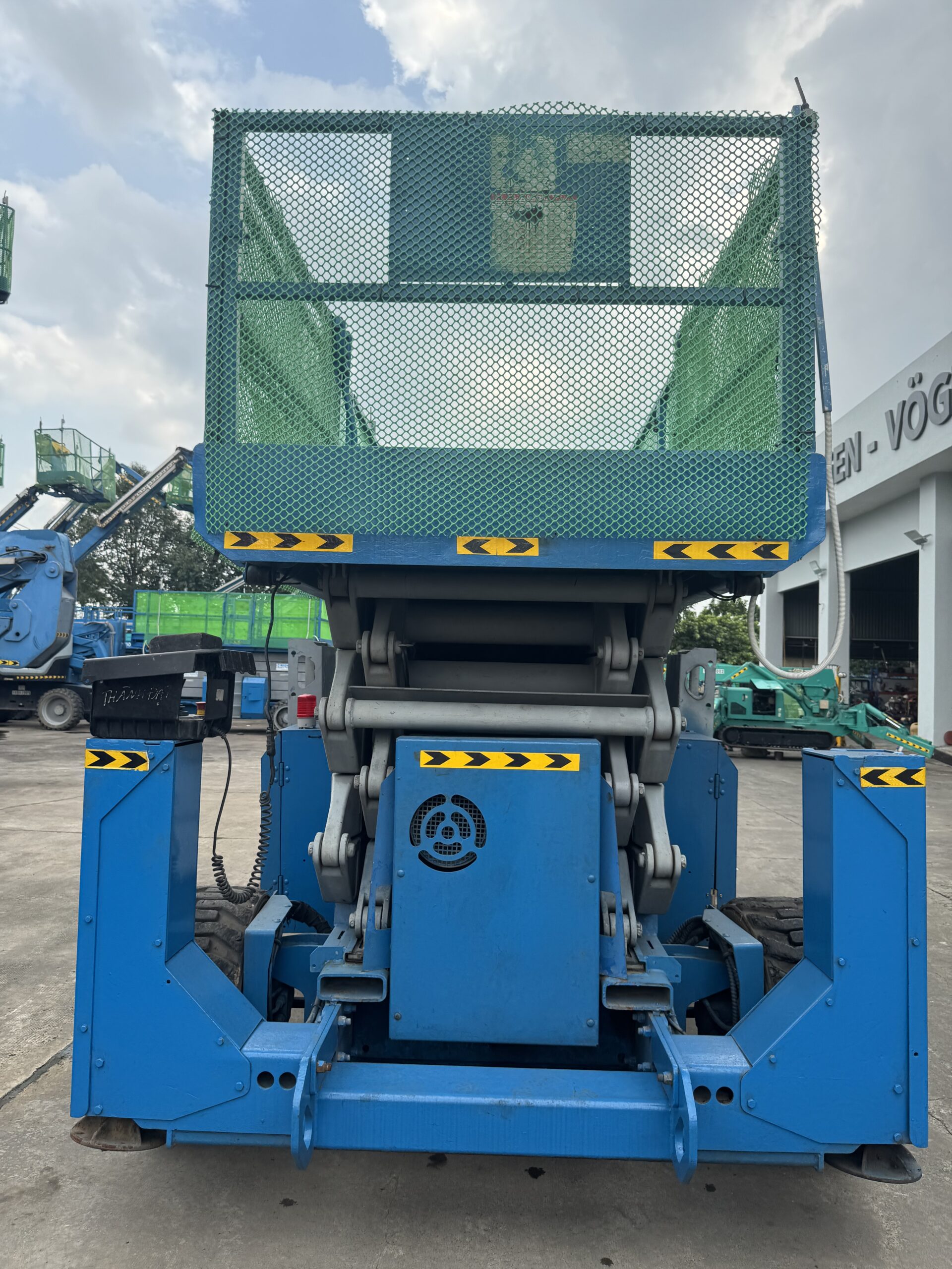 XE NÂNG NGƯỜI CẮT KÉO CŨ 18M GENIE GS5390