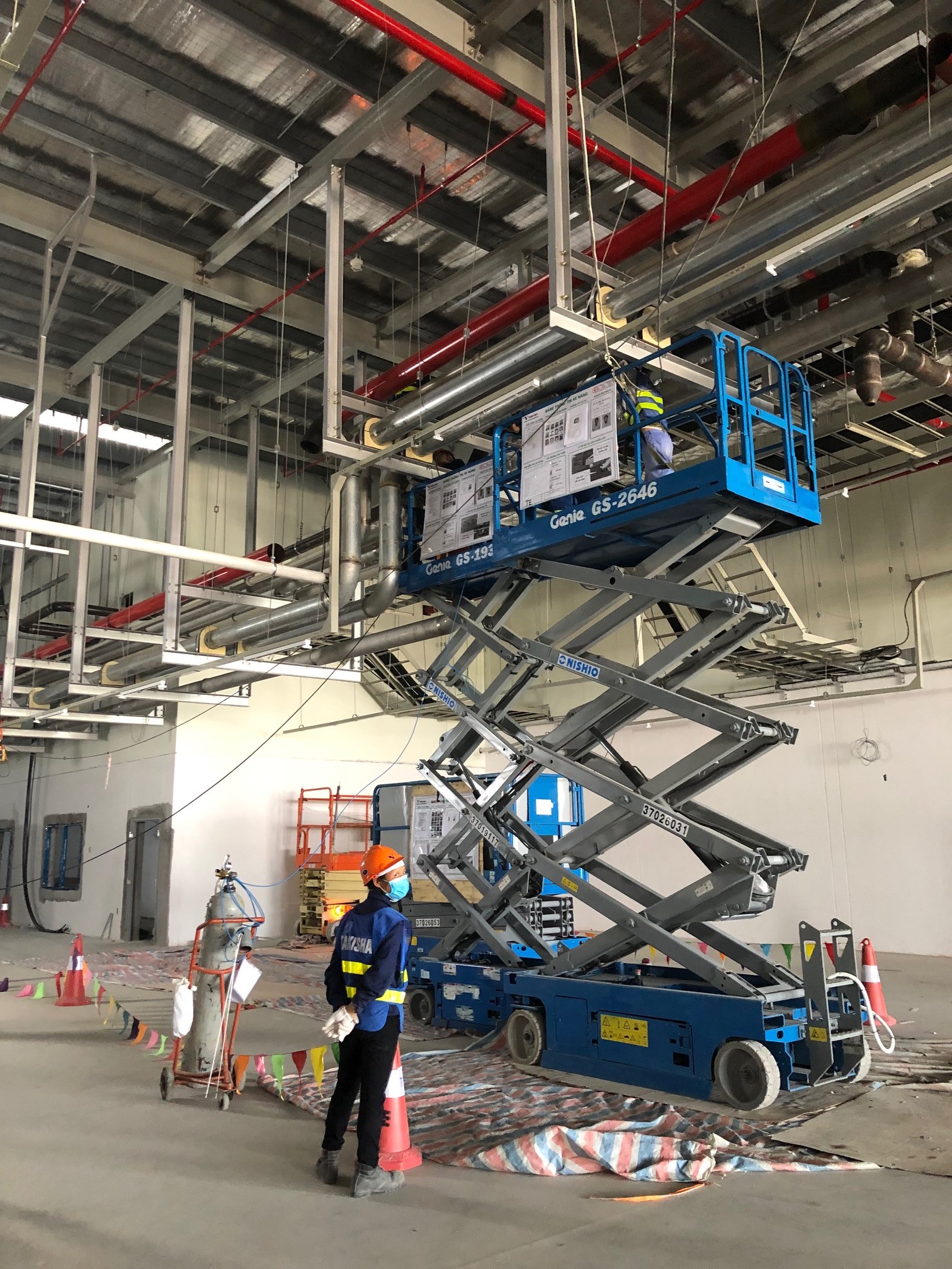 XE NÂNG NGƯỜI CẮT KÉO CŨ 10M GENIE GS2646