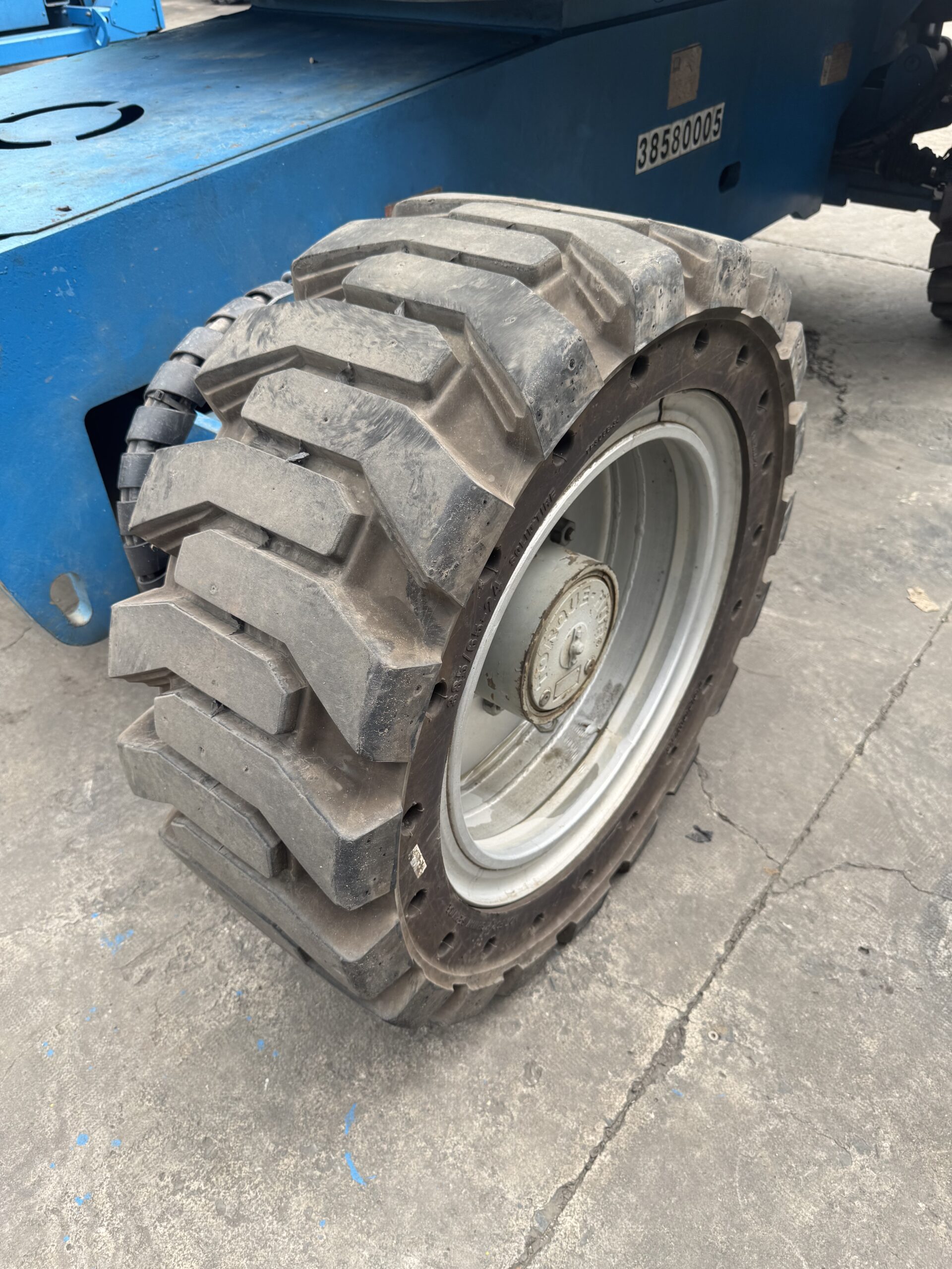 XE NÂNG NGƯỜI CẦN GẬP CŨ GENIE Z80/60