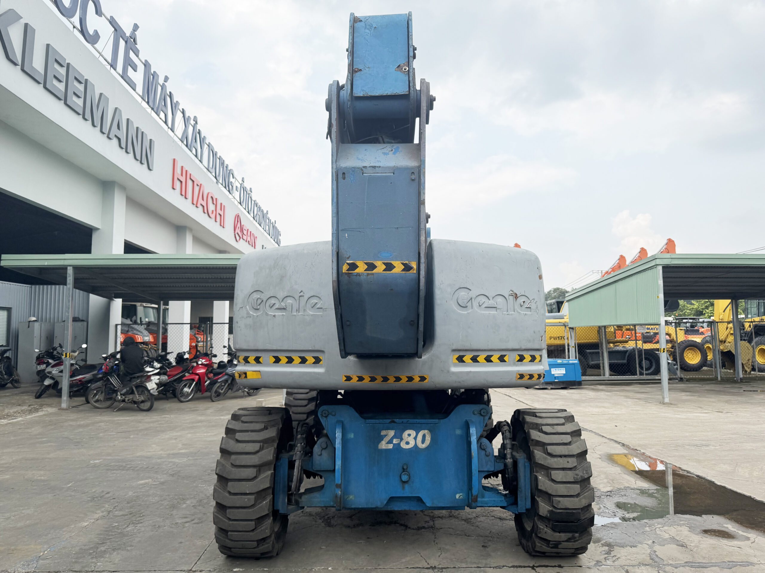 XE NÂNG NGƯỜI CẦN GẬP CŨ GENIE Z80/60