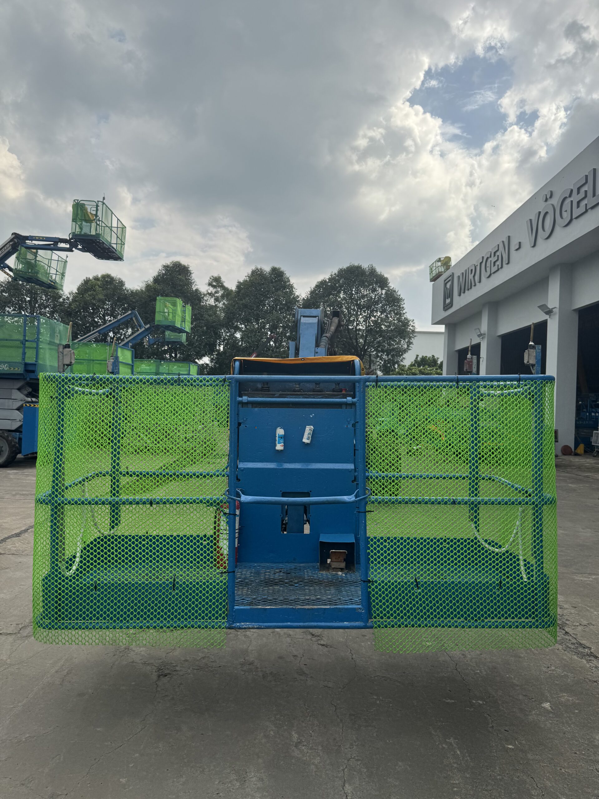 XE NÂNG NGƯỜI CẦN GẬP CŨ GENIE Z80/60