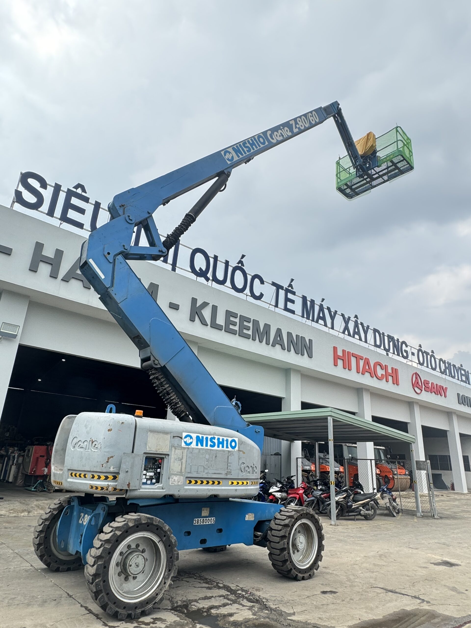 XE NÂNG NGƯỜI CẦN GẬP CŨ GENIE Z80/60