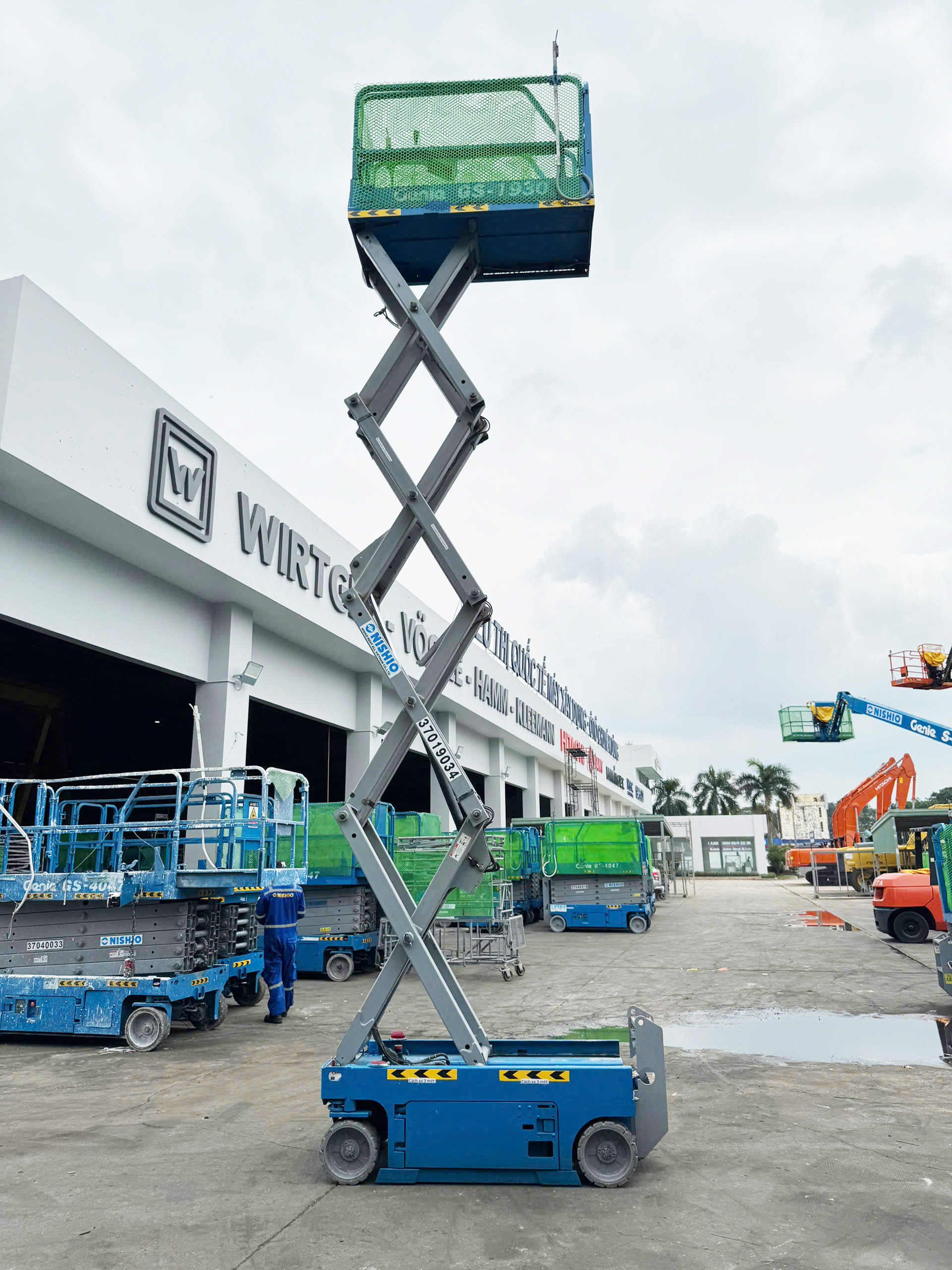 XE NÂNG NGƯỜI CẮT KÉO CŨ 8M GENIE GS1930