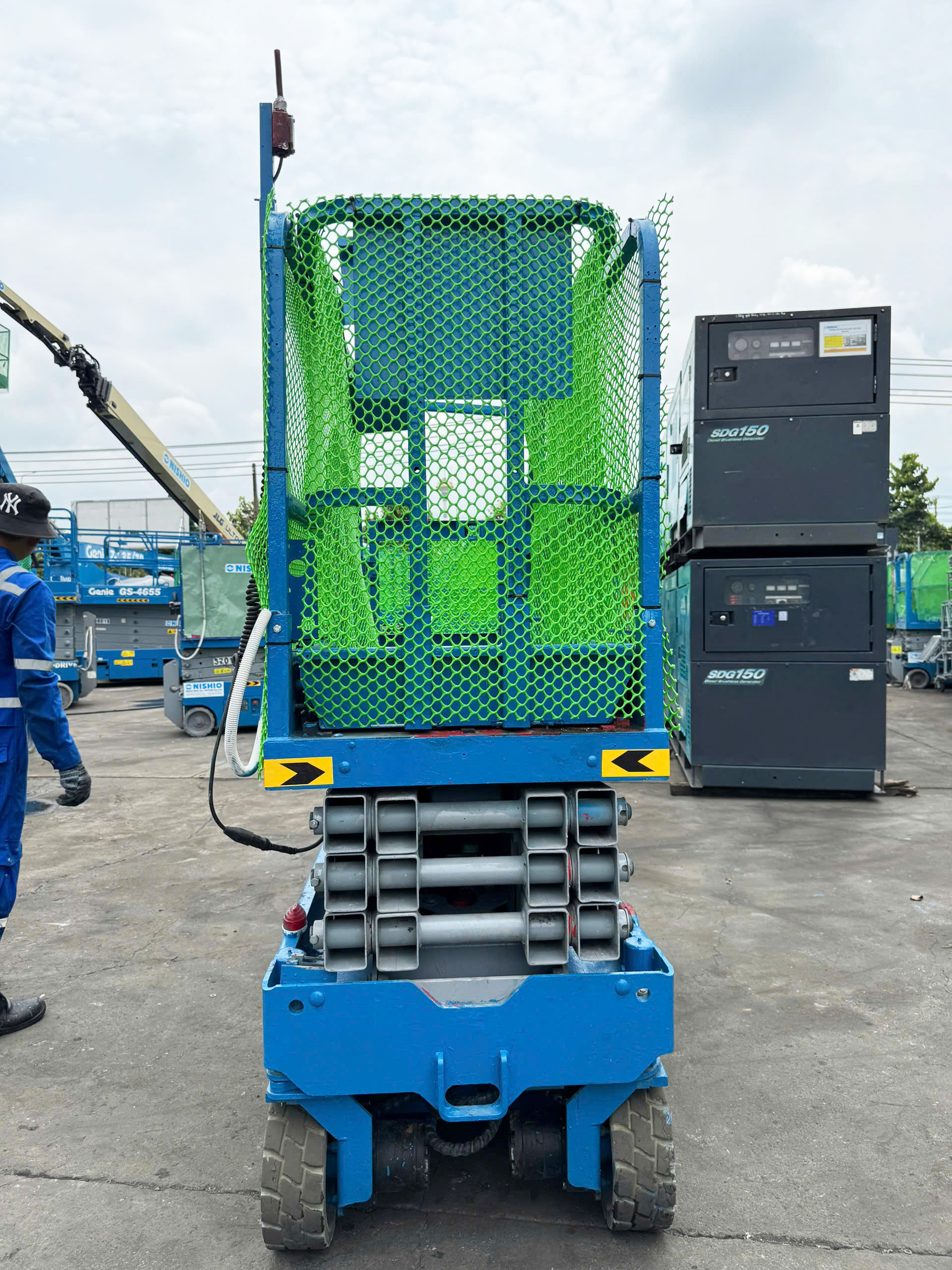 XE NÂNG NGƯỜI CẮT KÉO CŨ 8M GENIE GS1930