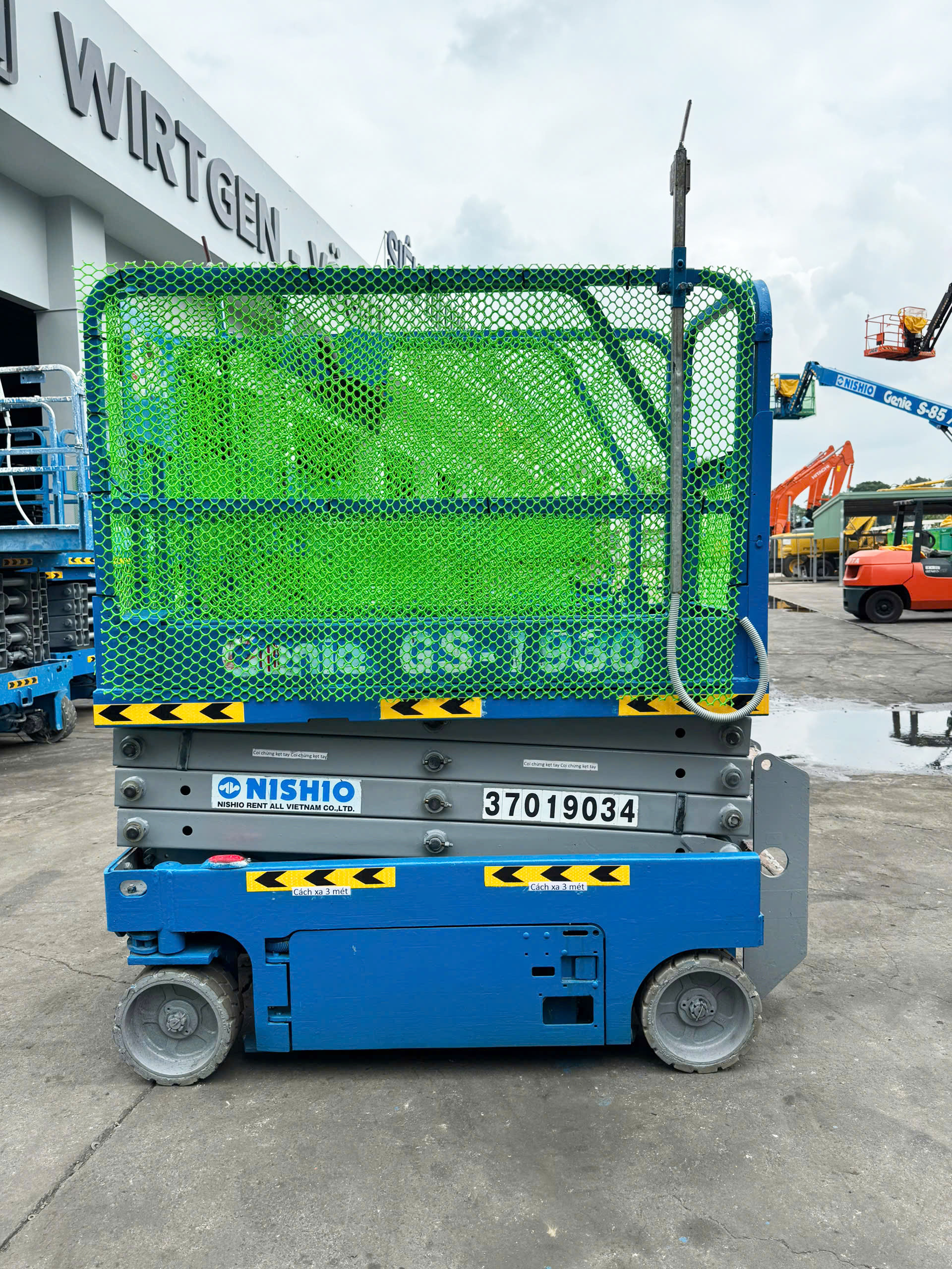 XE NÂNG NGƯỜI CẮT KÉO CŨ 8M GENIE GS1930