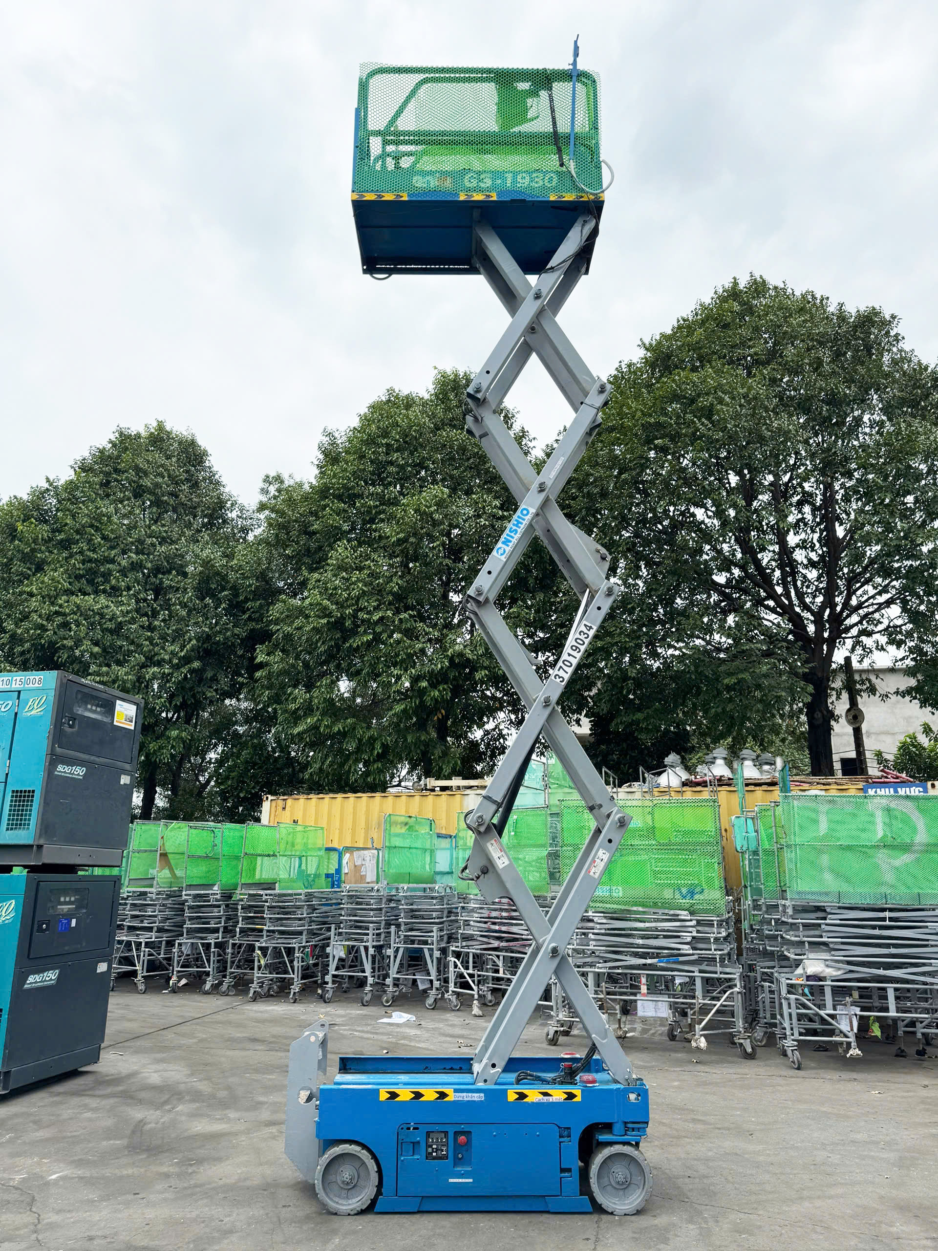 XE NÂNG NGƯỜI CẮT KÉO CŨ 8M GENIE GS1930