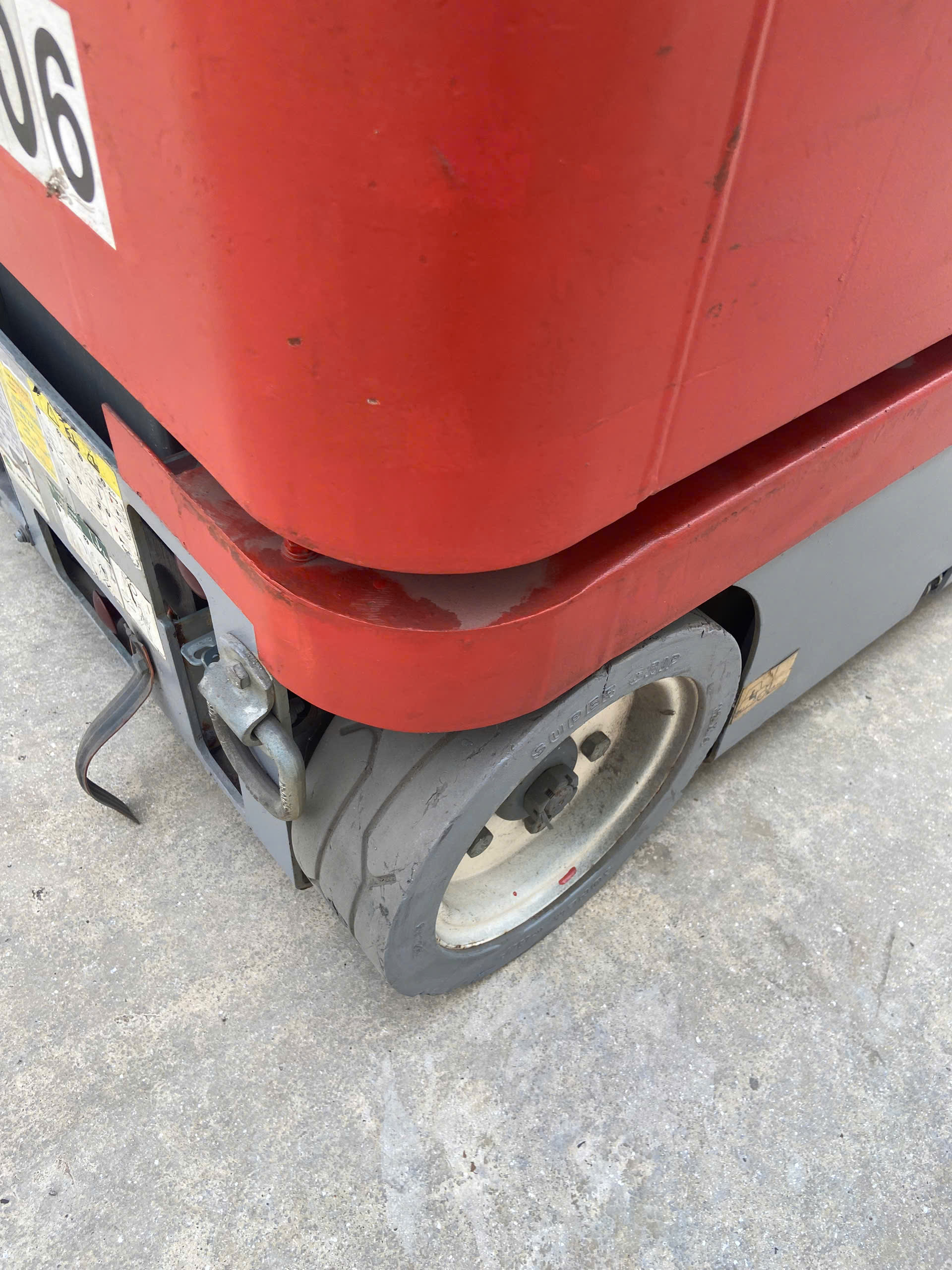 XE NÂNG NGƯỜI TRỤC ĐỨNG CŨ 5,5M SKYJACK SJ12