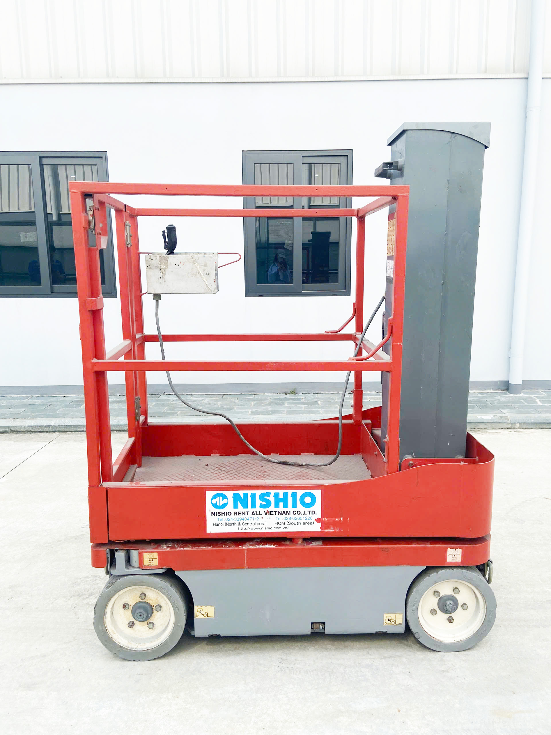 XE NÂNG NGƯỜI TRỤC ĐỨNG CŨ 5,5M SKYJACK SJ12