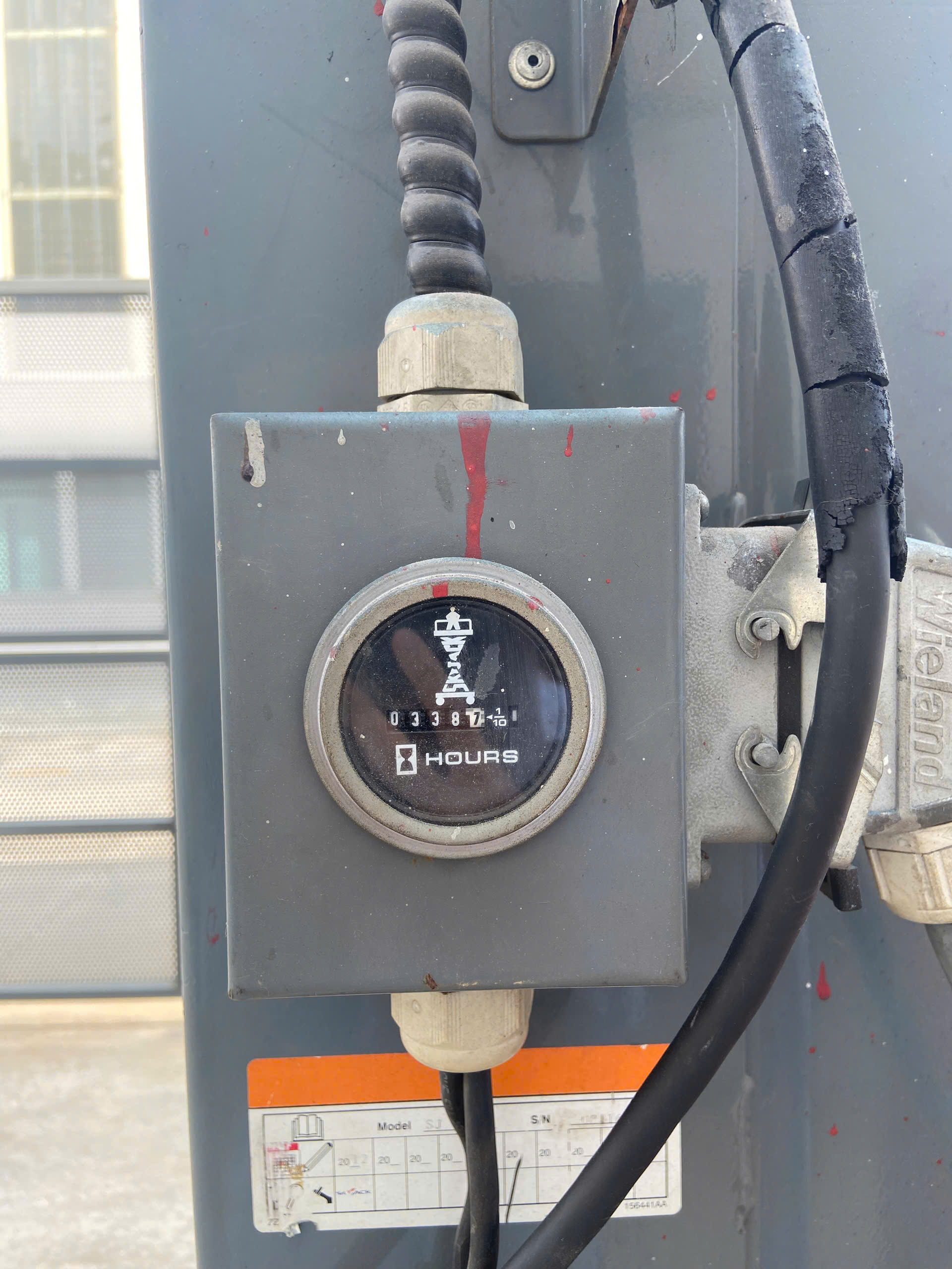 XE NÂNG NGƯỜI TRỤC ĐỨNG CŨ 5,5M SKYJACK SJ12