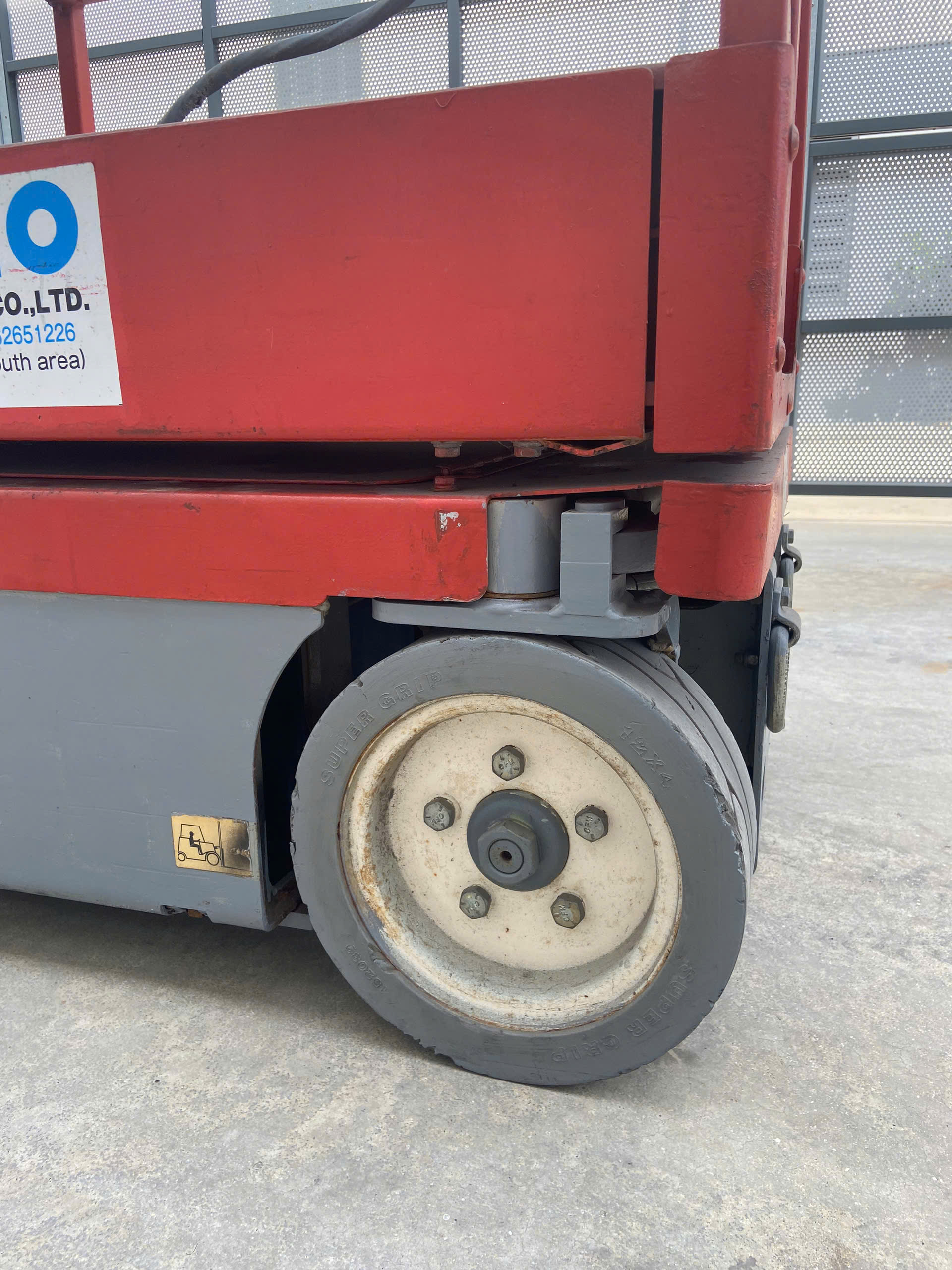 XE NÂNG NGƯỜI TRỤC ĐỨNG CŨ 5,5M SKYJACK SJ12