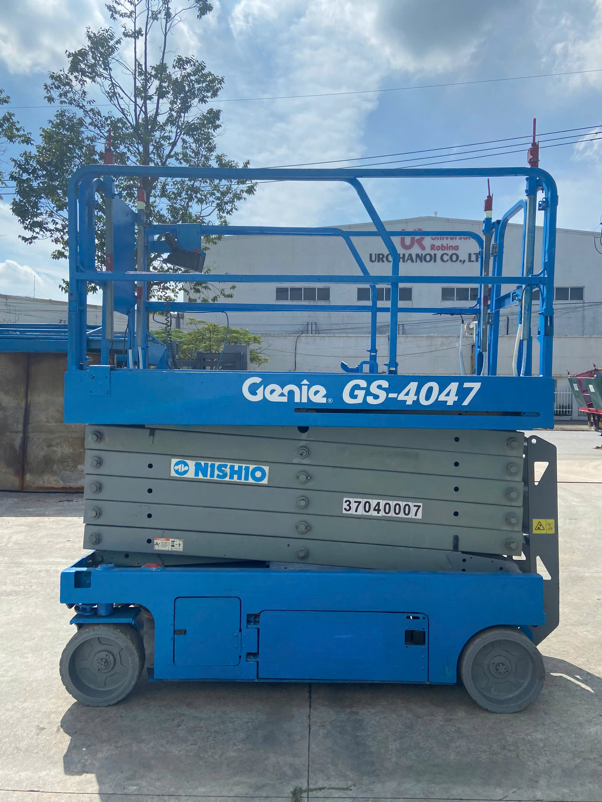 XE NÂNG NGƯỜI CẮT KÉO CŨ 14M GENIE GS4047