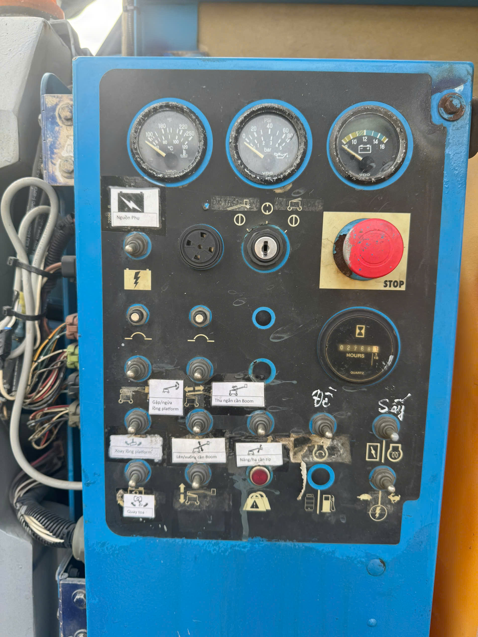 USED ARTICULATED BOOM LIFT GENIE Z34/22