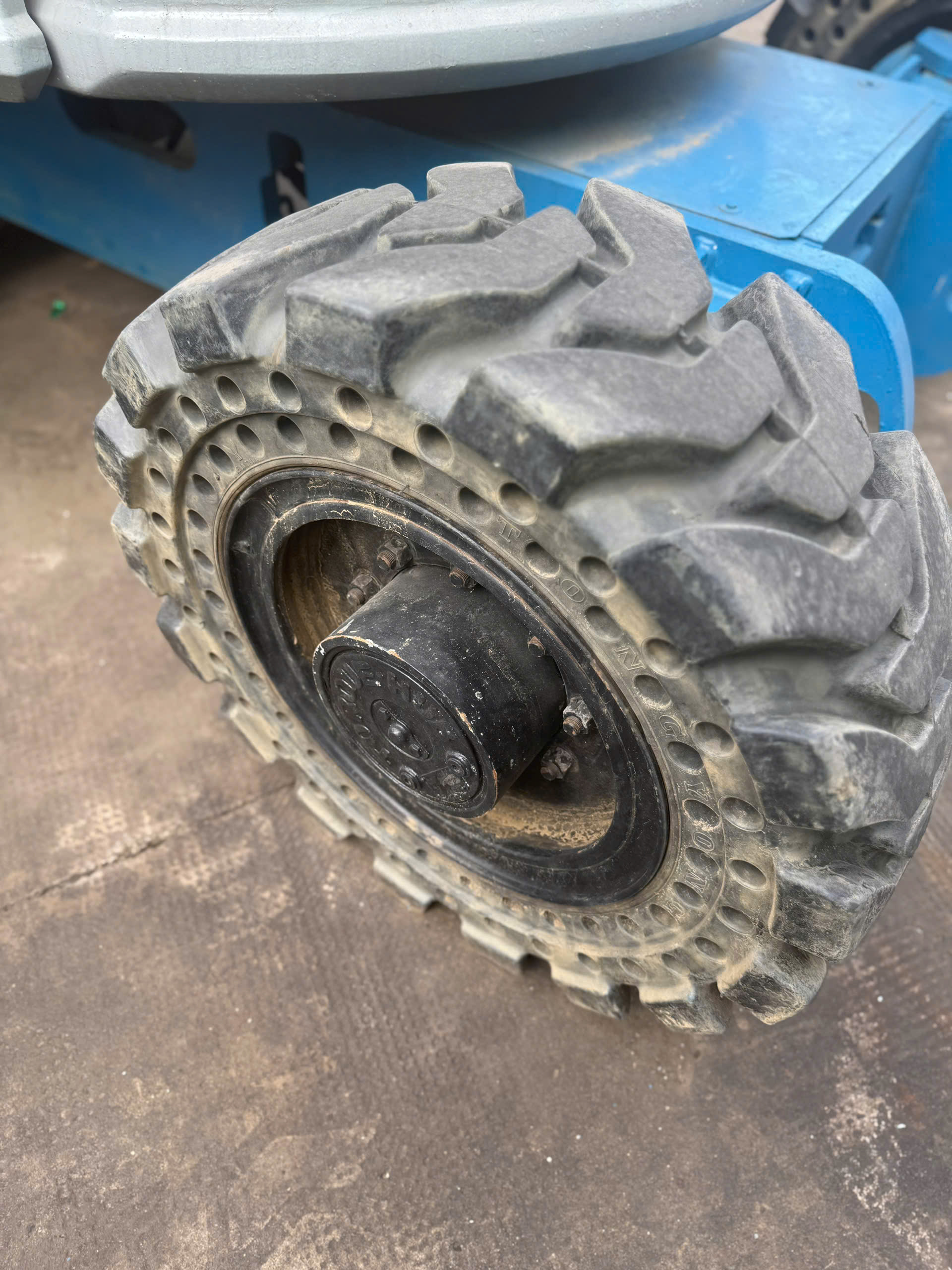 USED ARTICULATED BOOM LIFT GENIE Z34/22