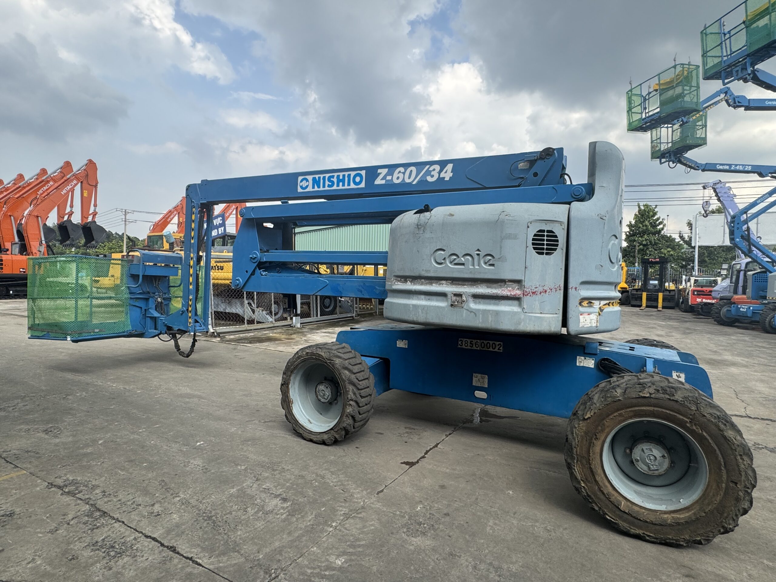 USED ARTICULATED BOOM LIFT GENIE Z60/34