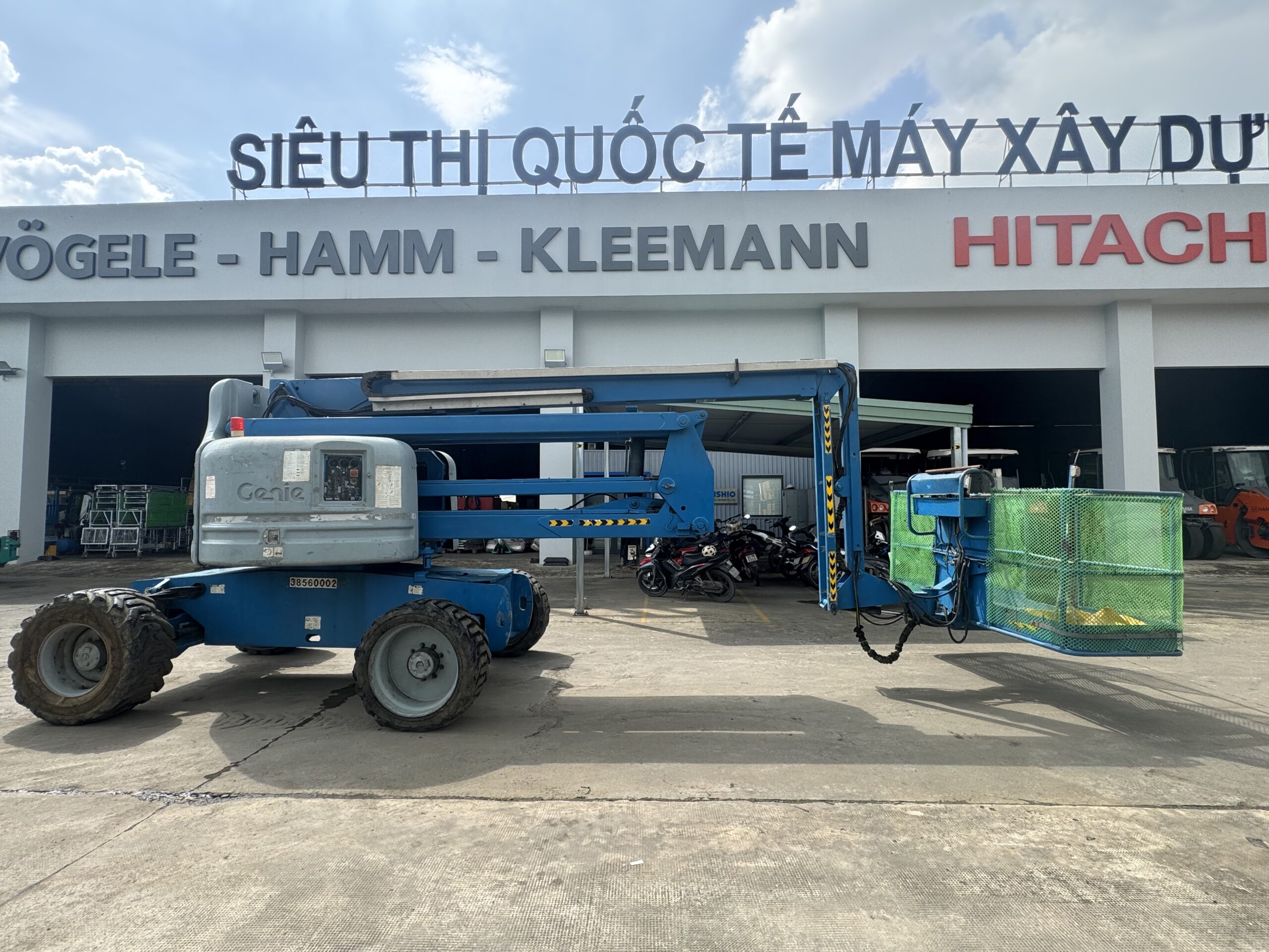 USED ARTICULATED BOOM LIFT GENIE Z60/34