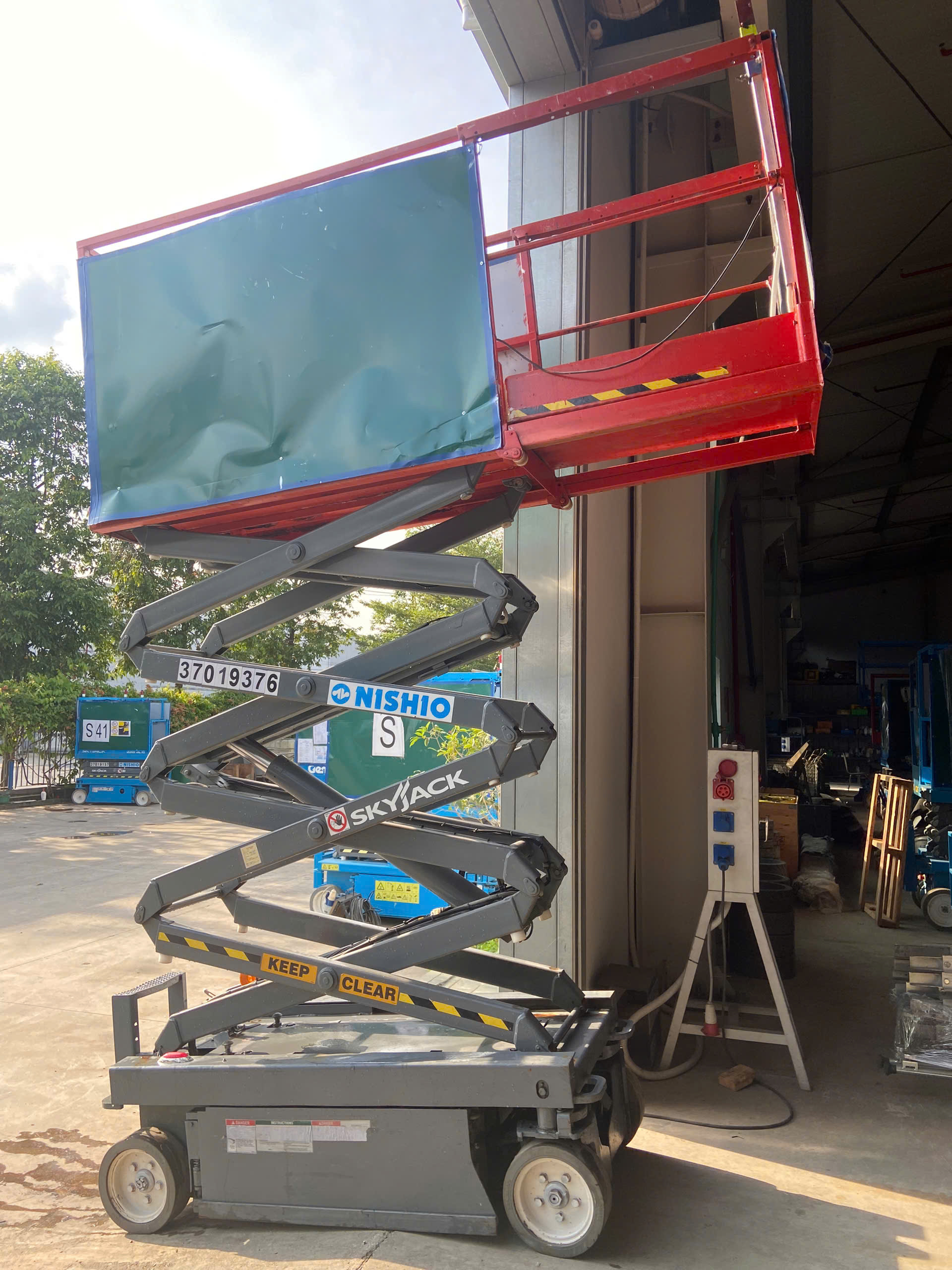 XE NÂNG NGƯỜI CẮT KÉO CŨ 7M SKYJACK SJ3219