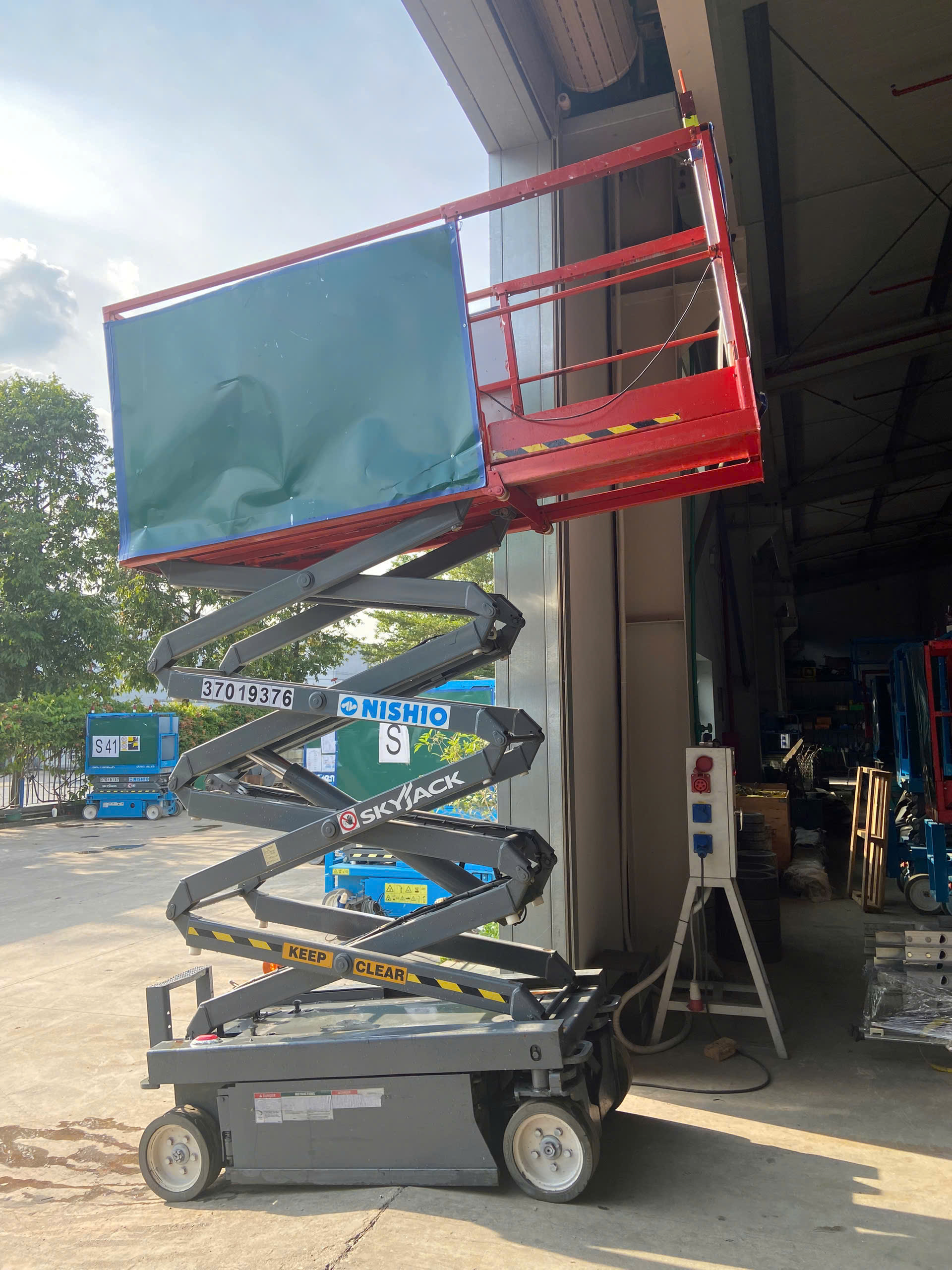 XE NÂNG NGƯỜI CẮT KÉO CŨ 7M SKYJACK SJ3219