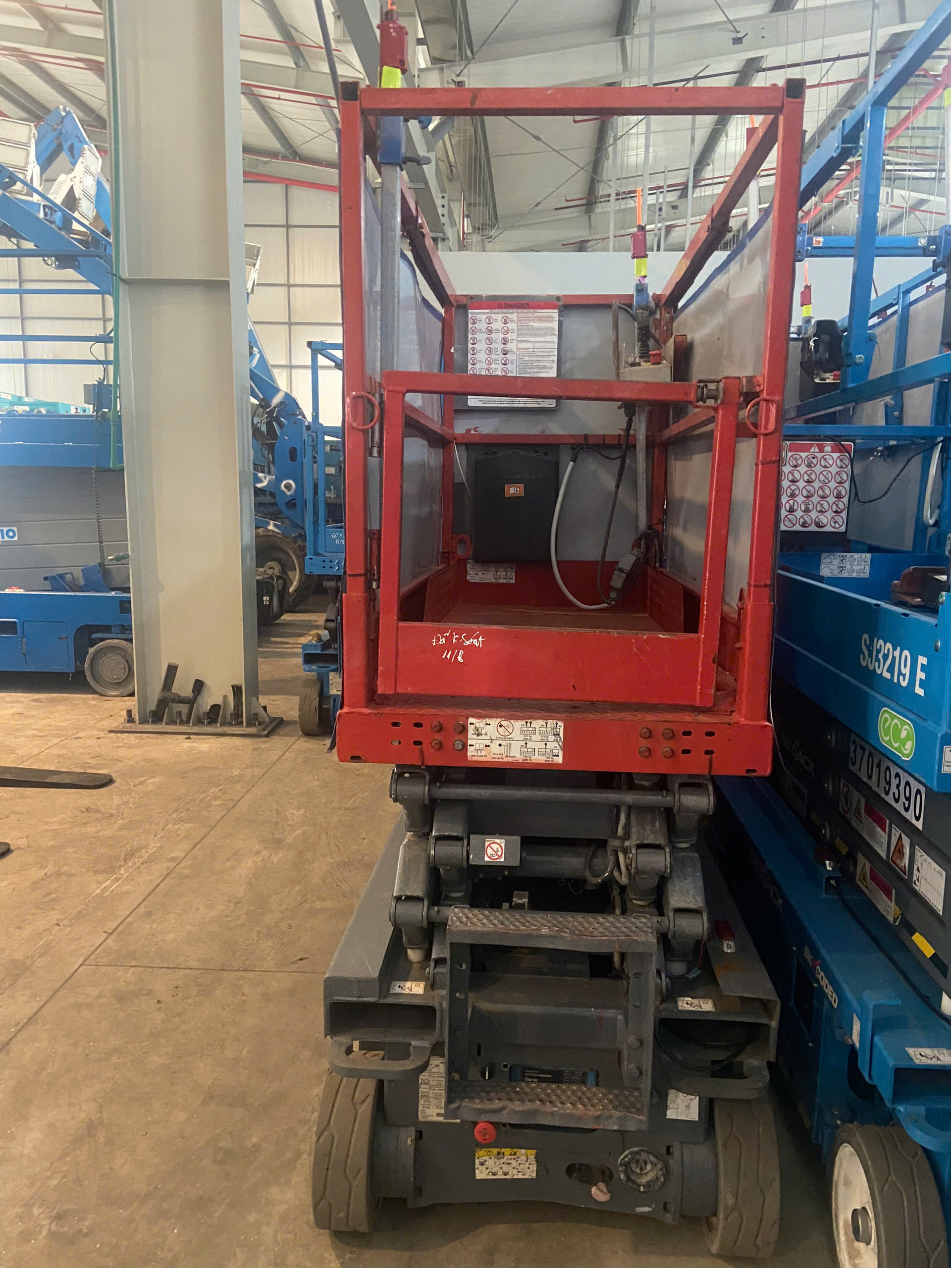 XE NÂNG NGƯỜI CẮT KÉO CŨ 7M SKYJACK SJ3219