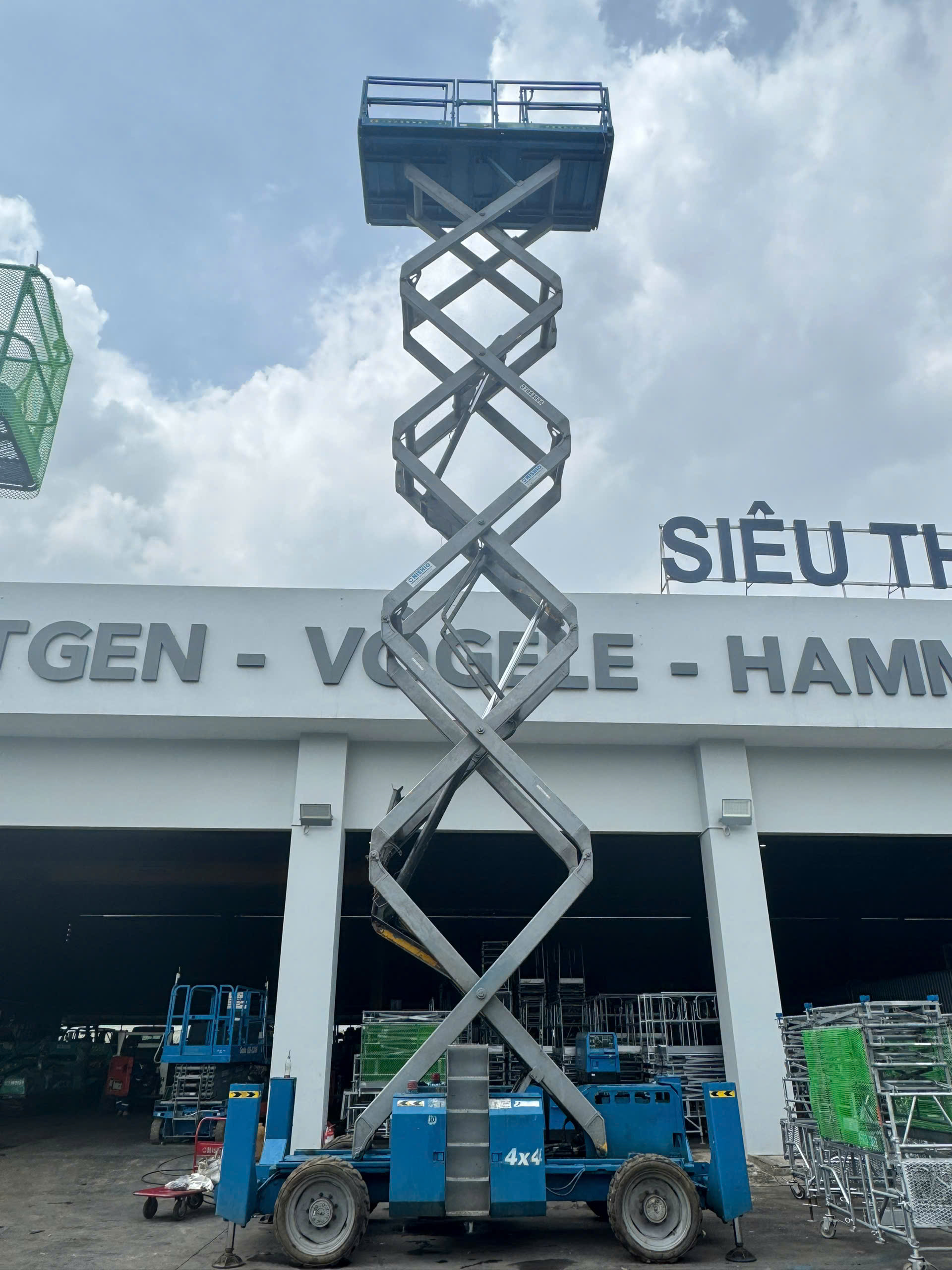 XE NÂNG NGƯỜI CẮT KÉO CŨ 18M GENIE GS5390