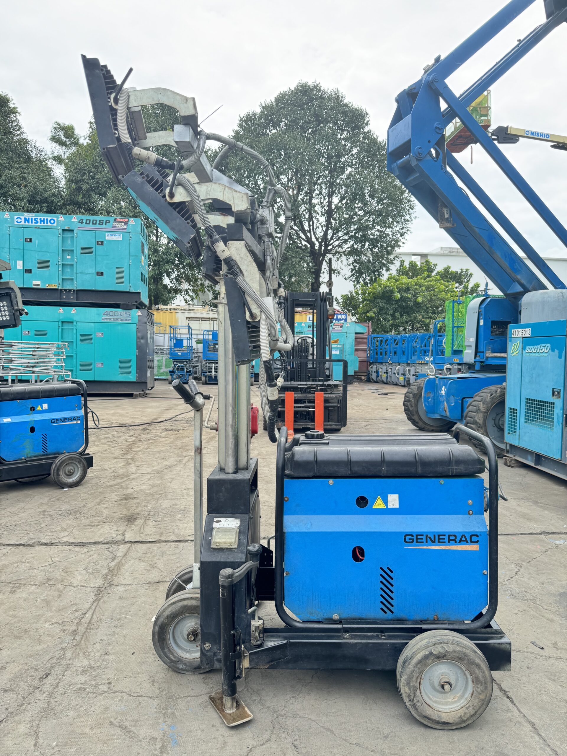 THÁP ĐÈN CHIẾU SÁNG LED CŨ GENERAC MT-2