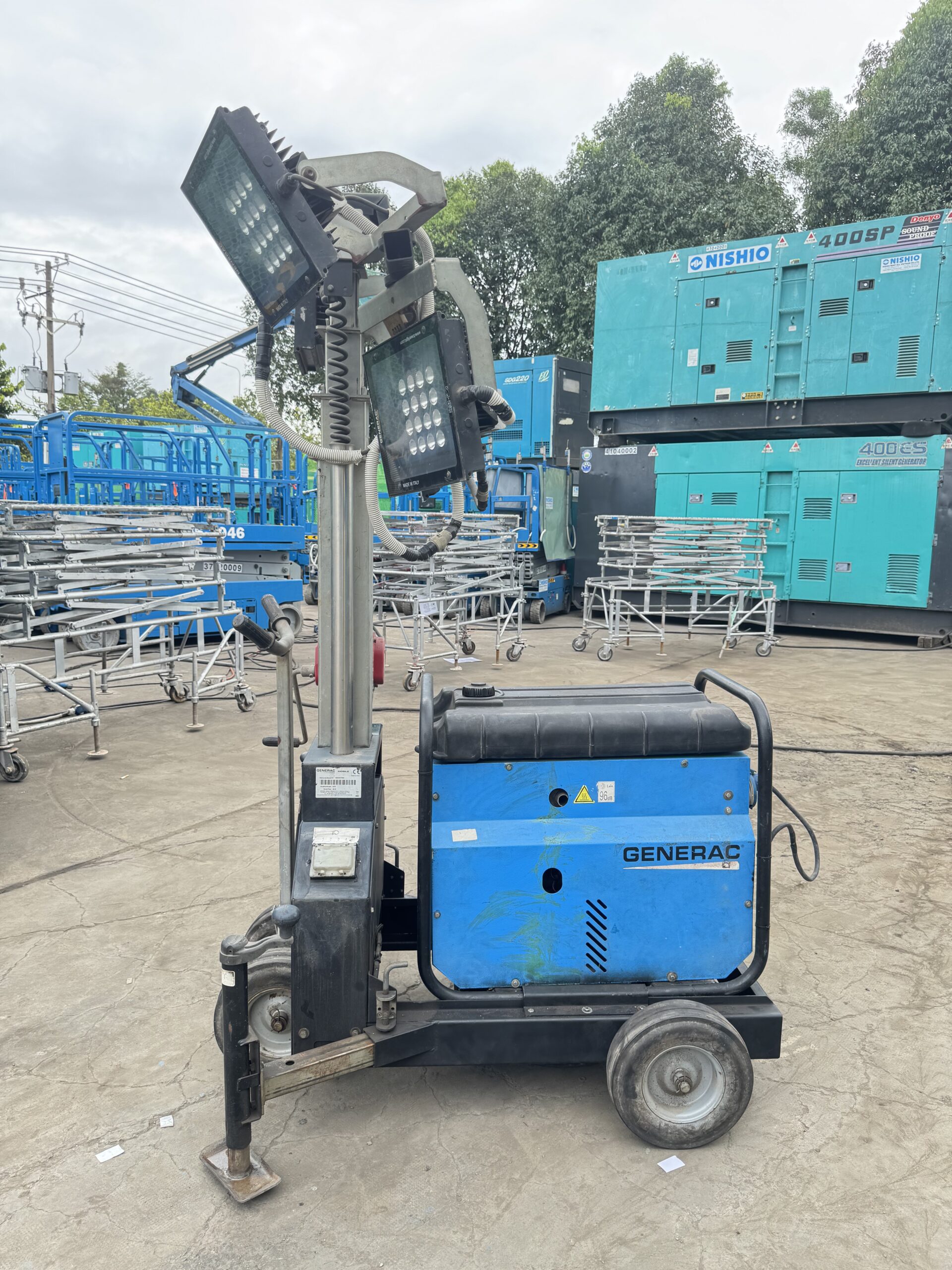 THÁP ĐÈN CHIẾU SÁNG LED CŨ GENERAC MT-2