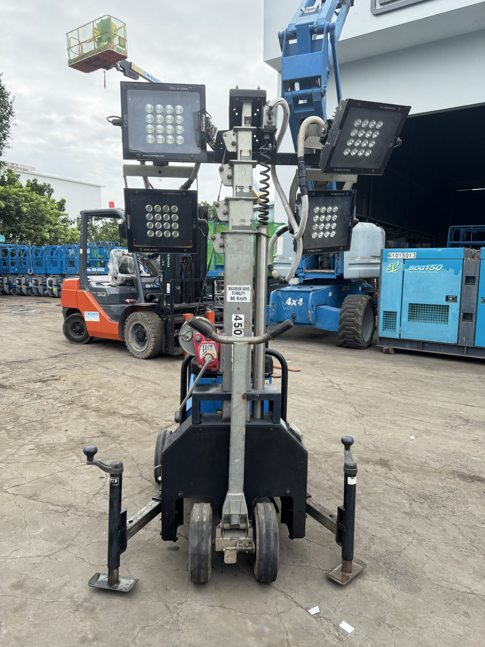 THÁP ĐÈN CHIẾU SÁNG LED CŨ GENERAC MT-2