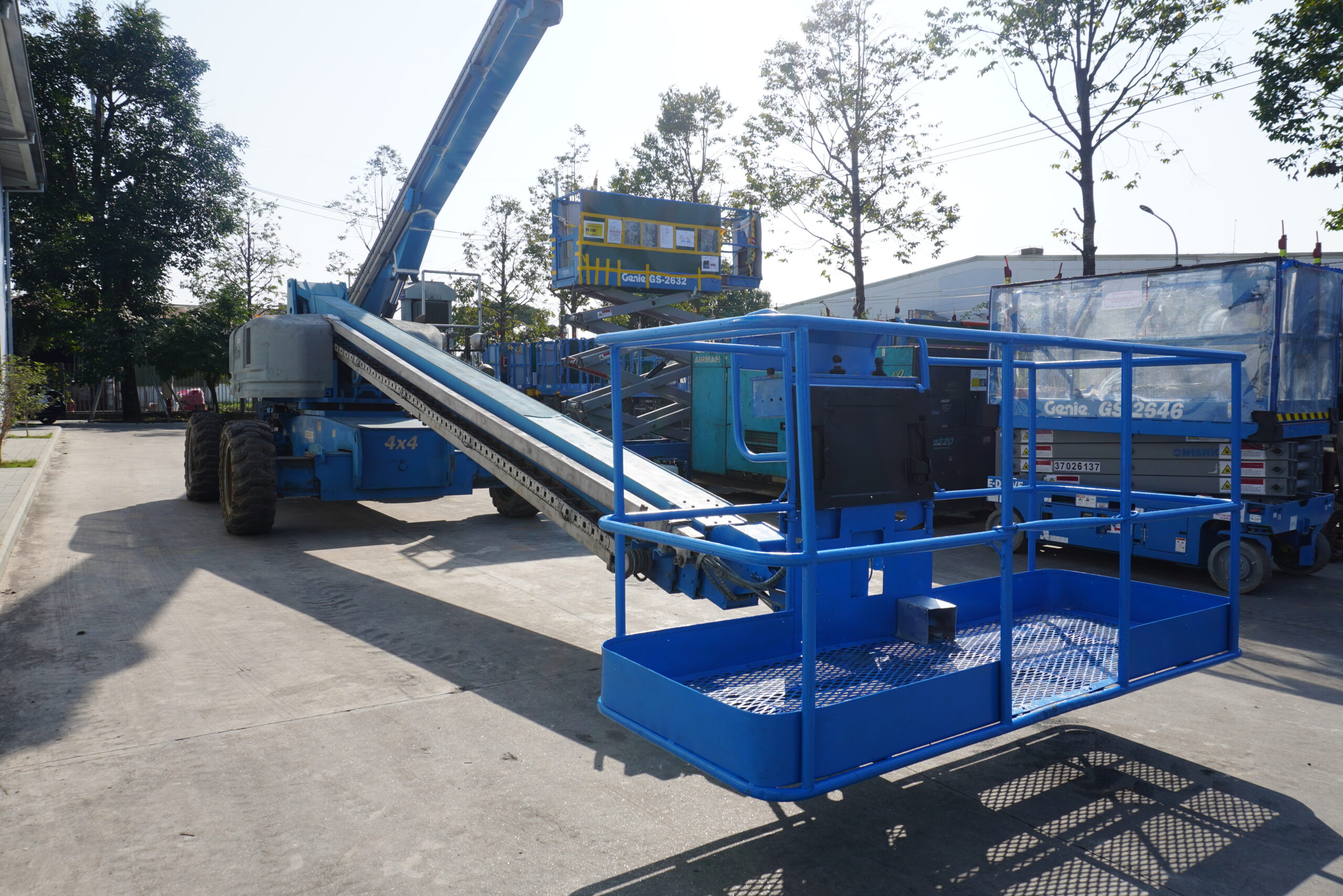 XE NÂNG NGƯỜI CẦN THẲNG CŨ 26M GENIE S80