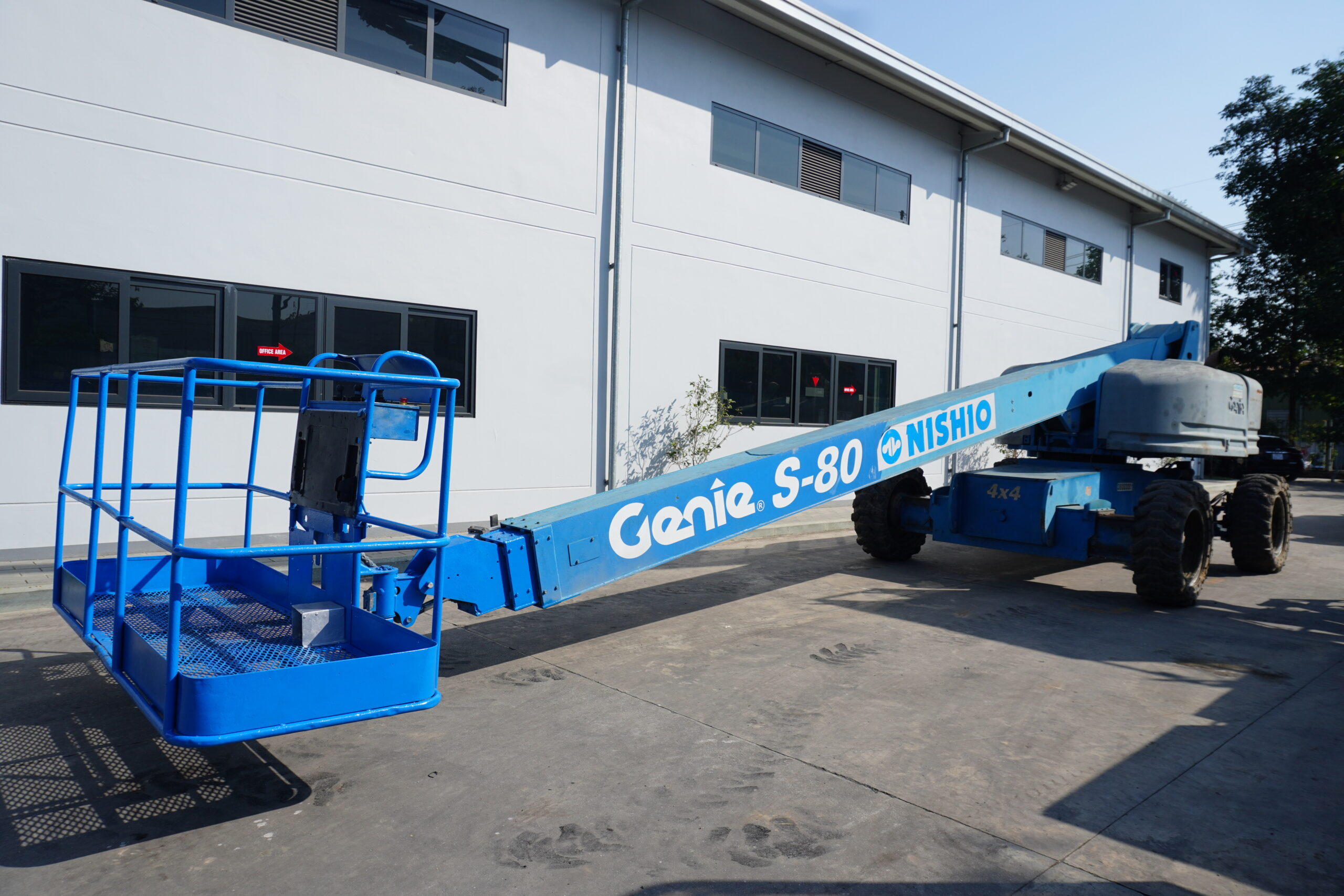 XE NÂNG NGƯỜI CẦN THẲNG CŨ 26M GENIE S80