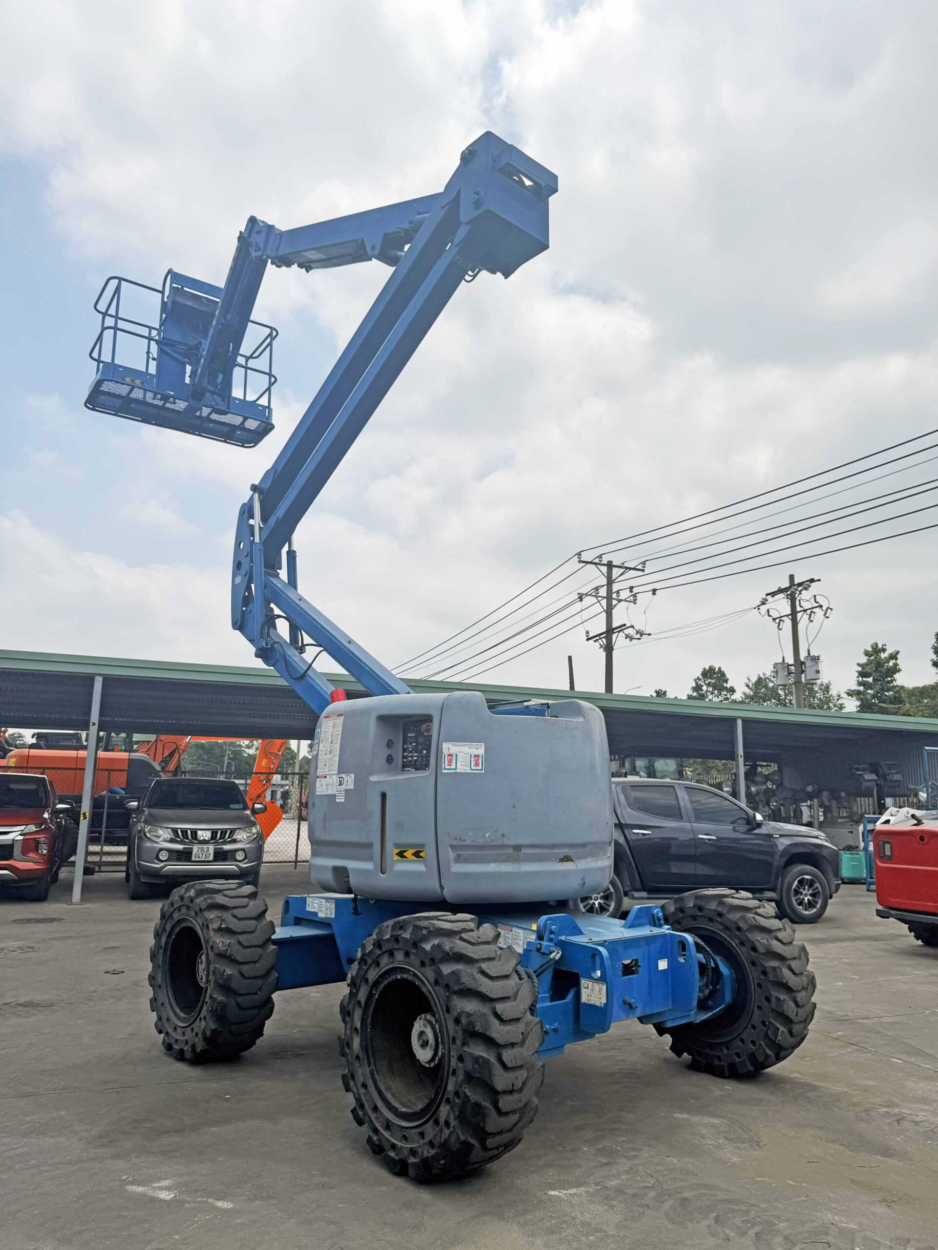 CẦN NÂNG NGƯỜI CẦN GẬP CŨ 16M GENIE Z45/25