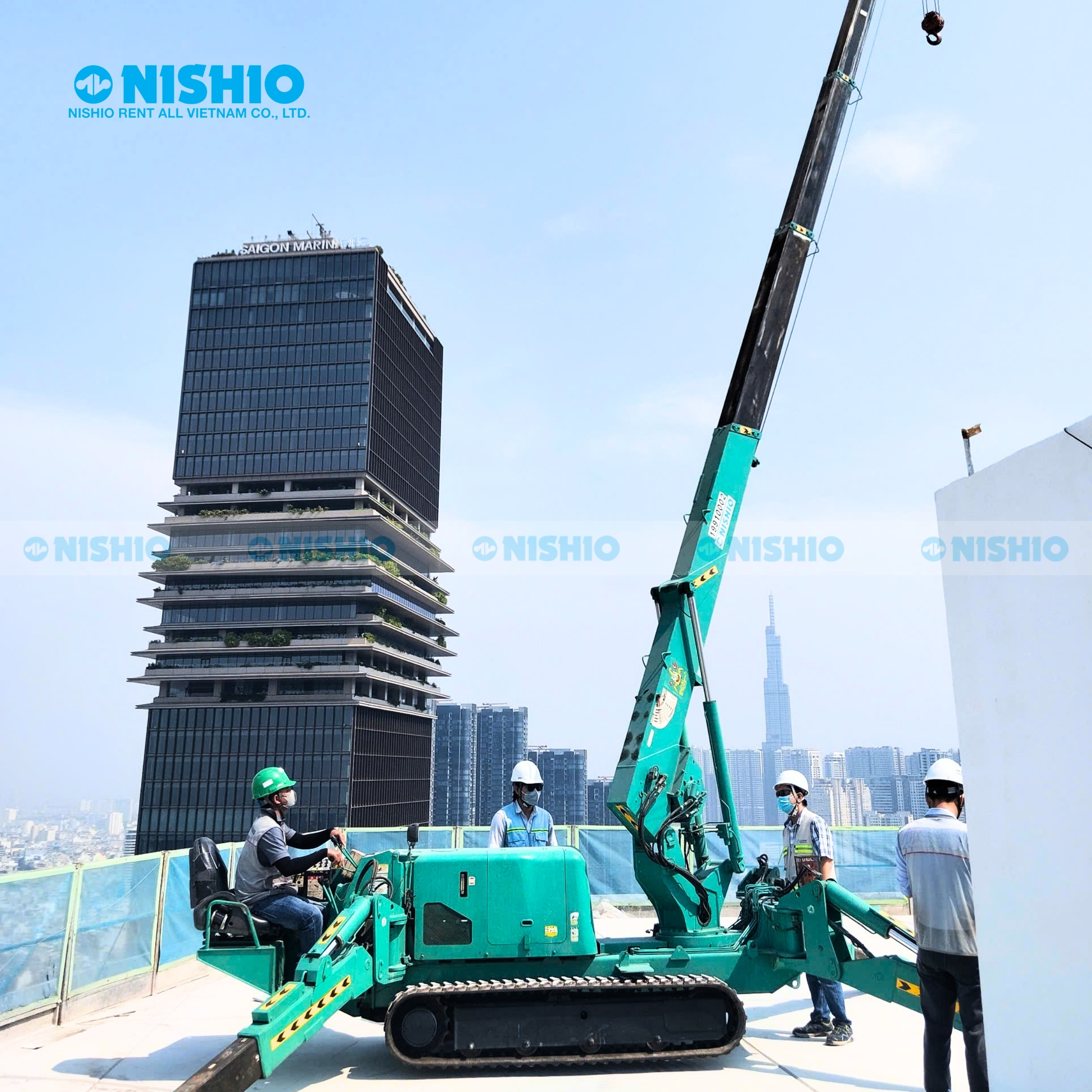 NISHIO Cho Thuê Cẩu Chân Nhện Bánh Xích Hỗ Trợ Công Việc Lắp Đặt Kính Tại Tầng Áp Mái Tòa Nhà NEXUS HCM